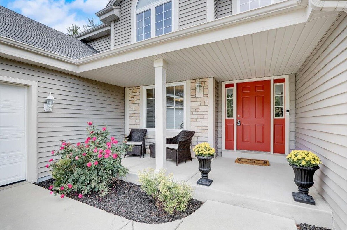 8148 77th St, Hales Corners, WI 53132-8901