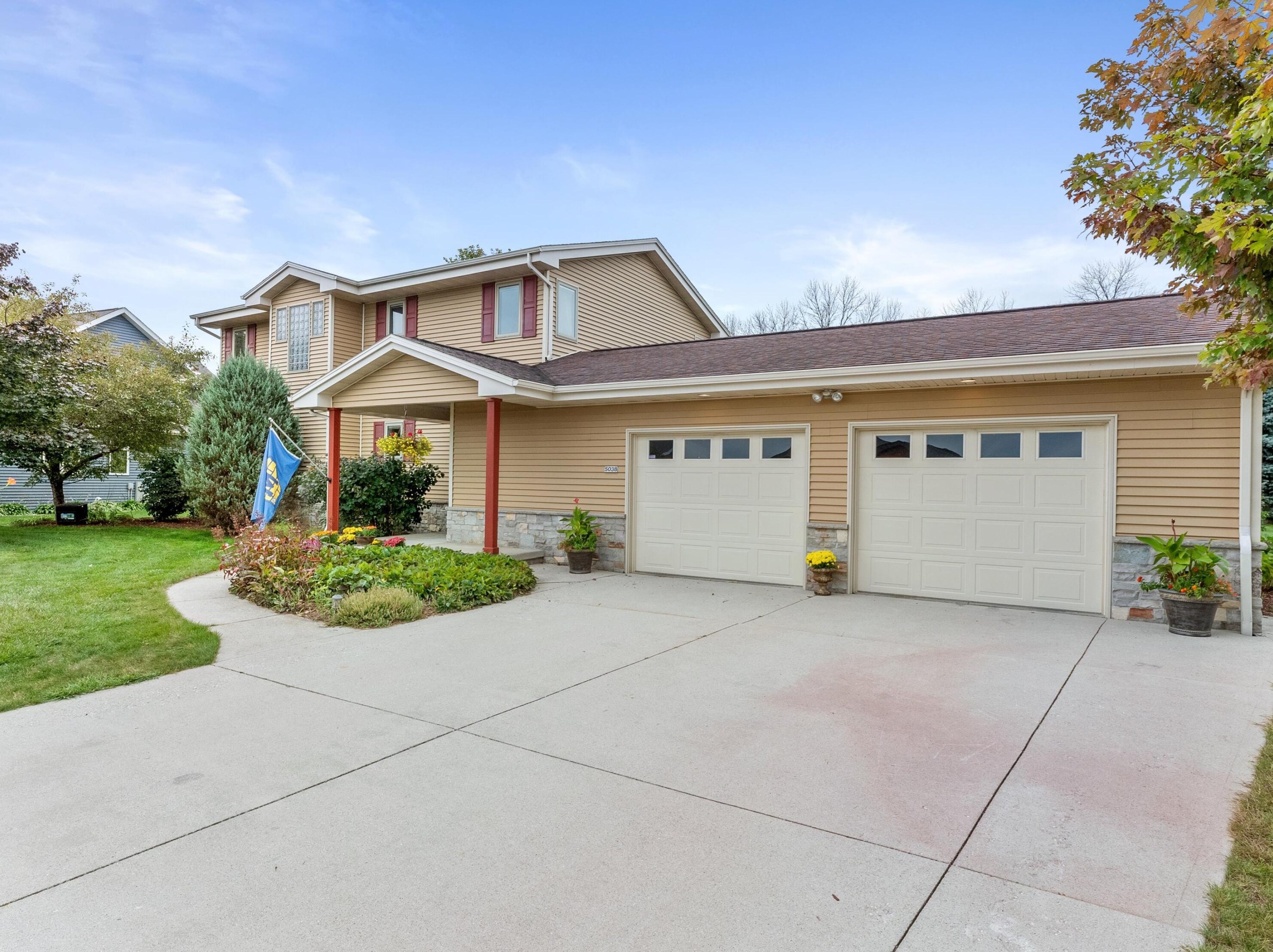 5038 Green Meadow Pl, Sheboygan, WI 53083-1974