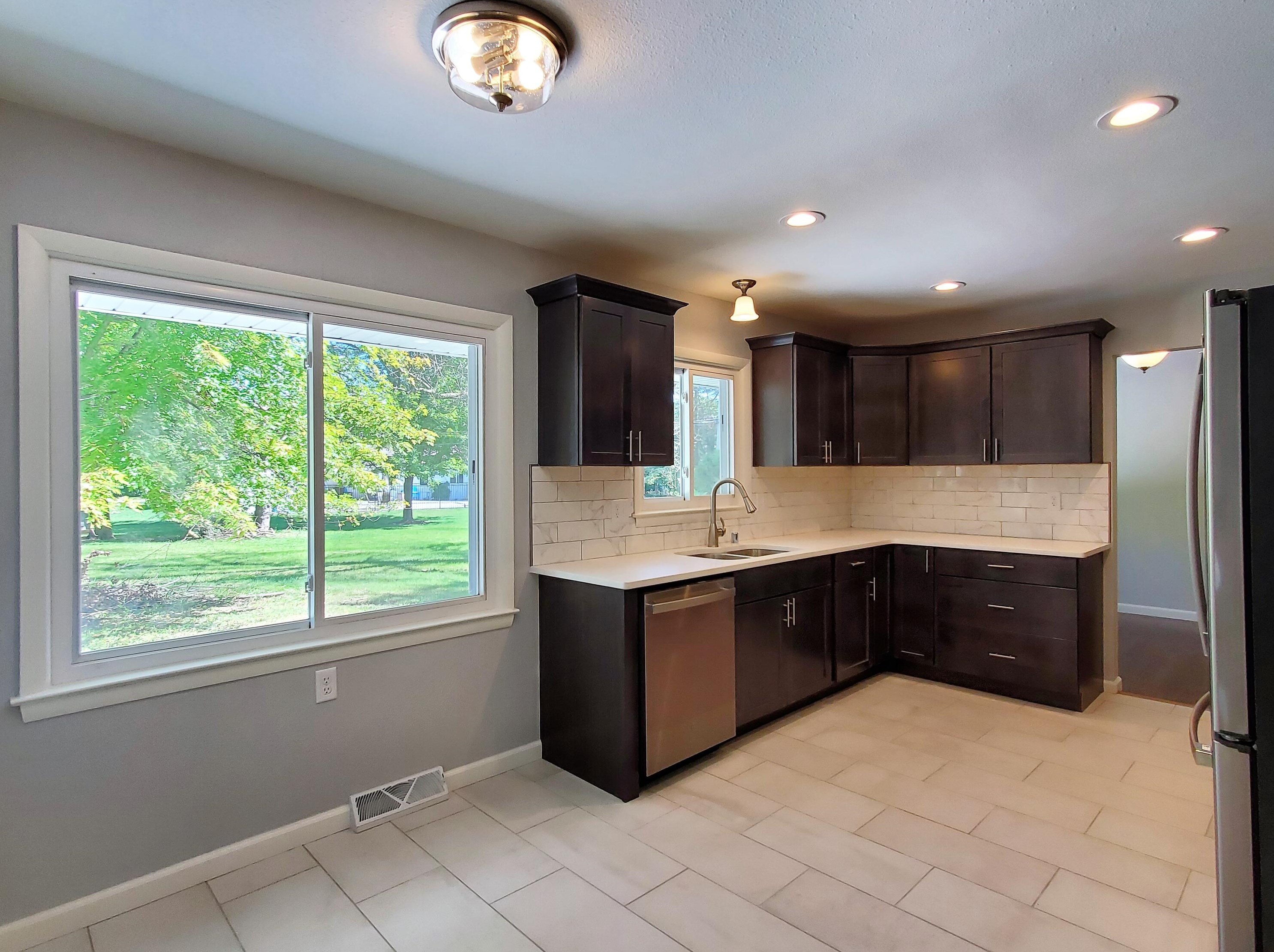 3660 Hollywood Ln, Brookfield, WI 53045-1917