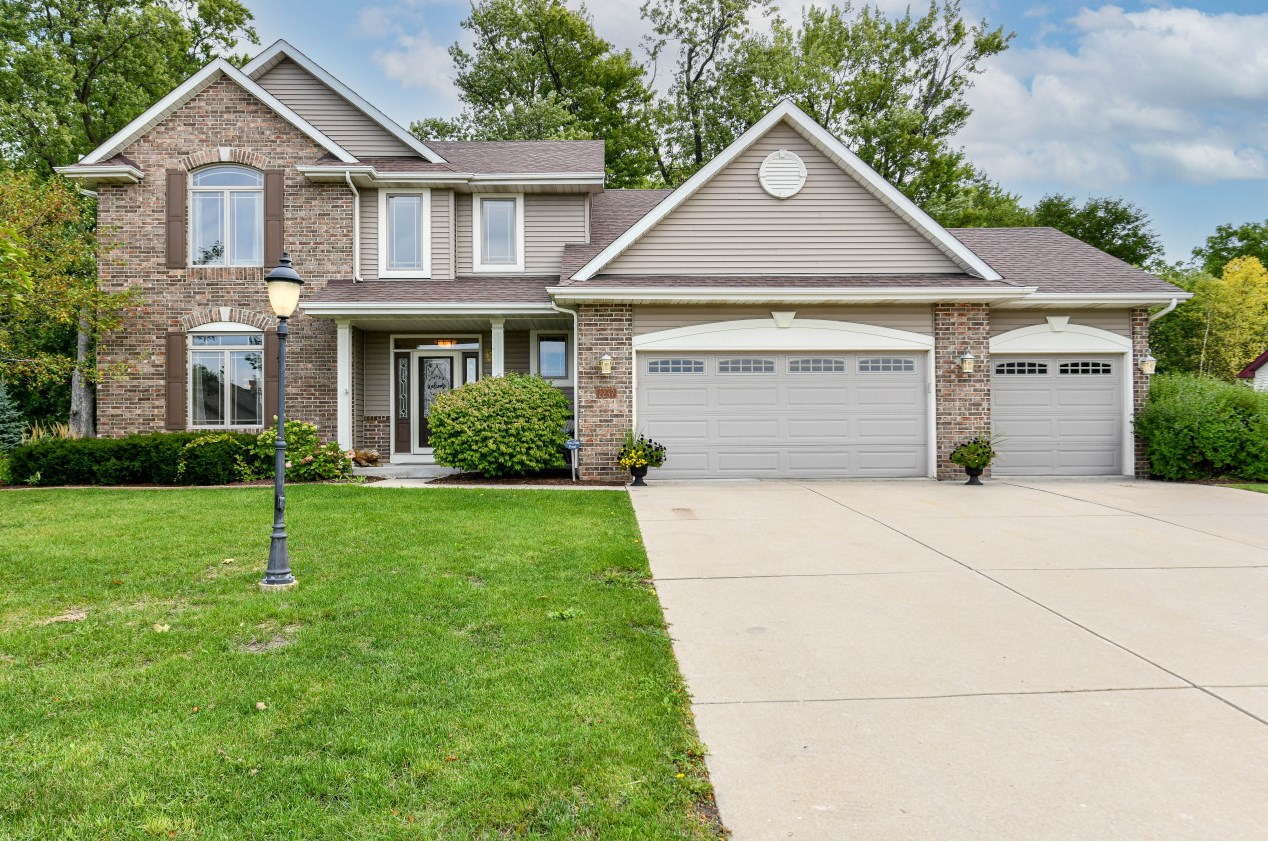 2237 Spring Meadow Ln, Racine, WI 53406-2289