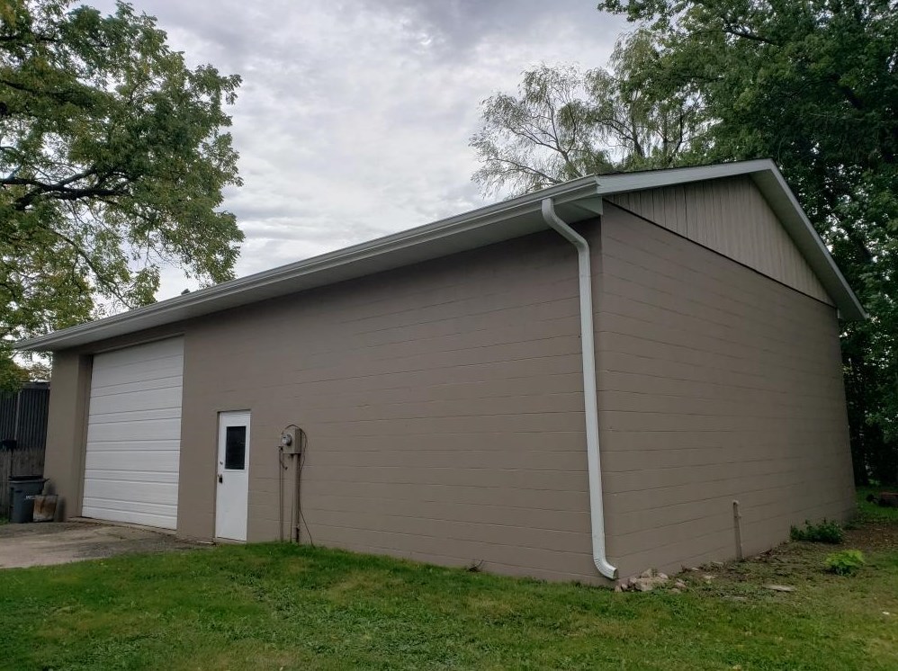 112 E State St, Fox Lake, WI 53933