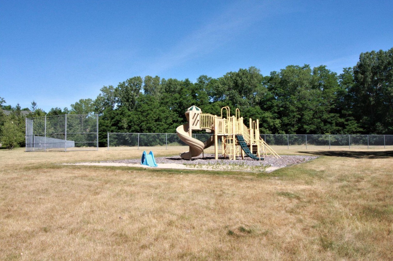 530 Windstone Dr, Chenequa WI  53029-1656 exterior