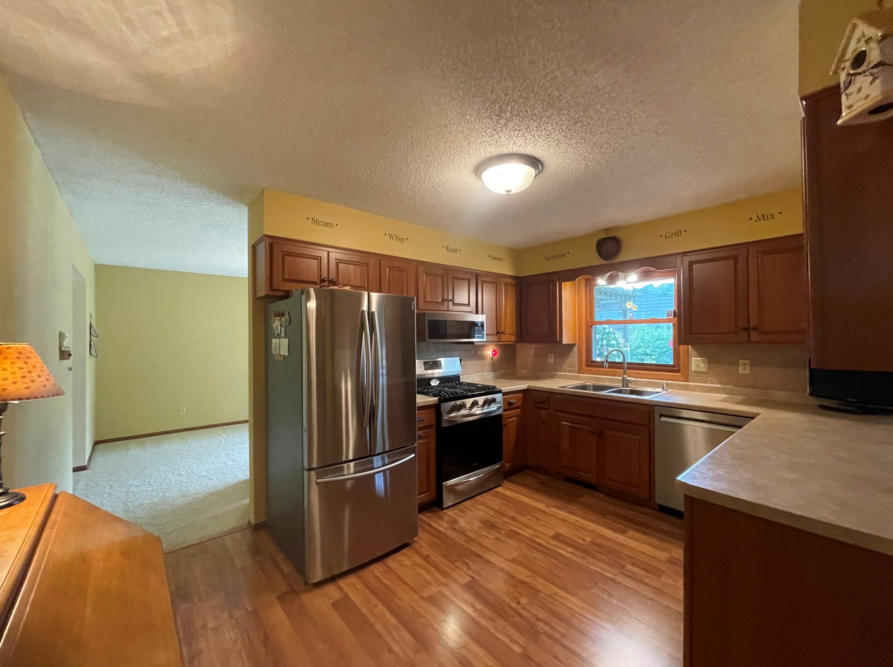 402 Fireside Dr, La Crescent, MN 55947