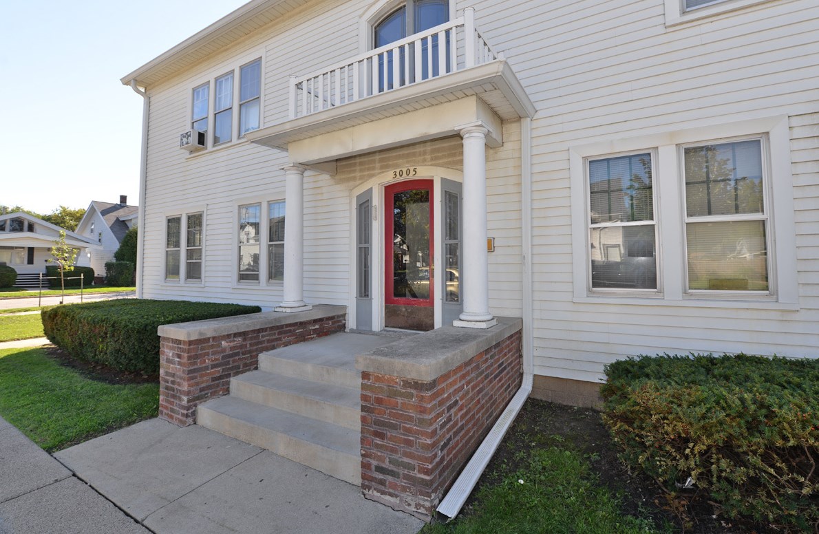 3005 17th St, Racine, WI 53405-3480