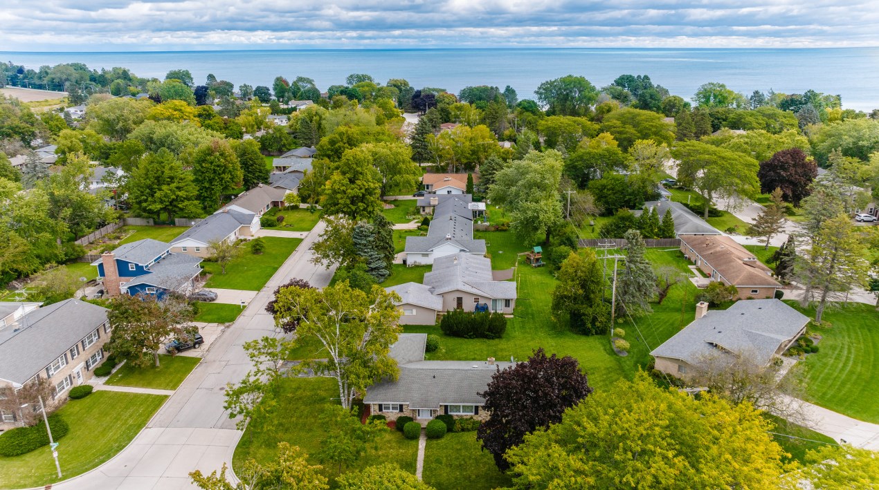 3801 Bay Dr, Racine, WI 53402-3676