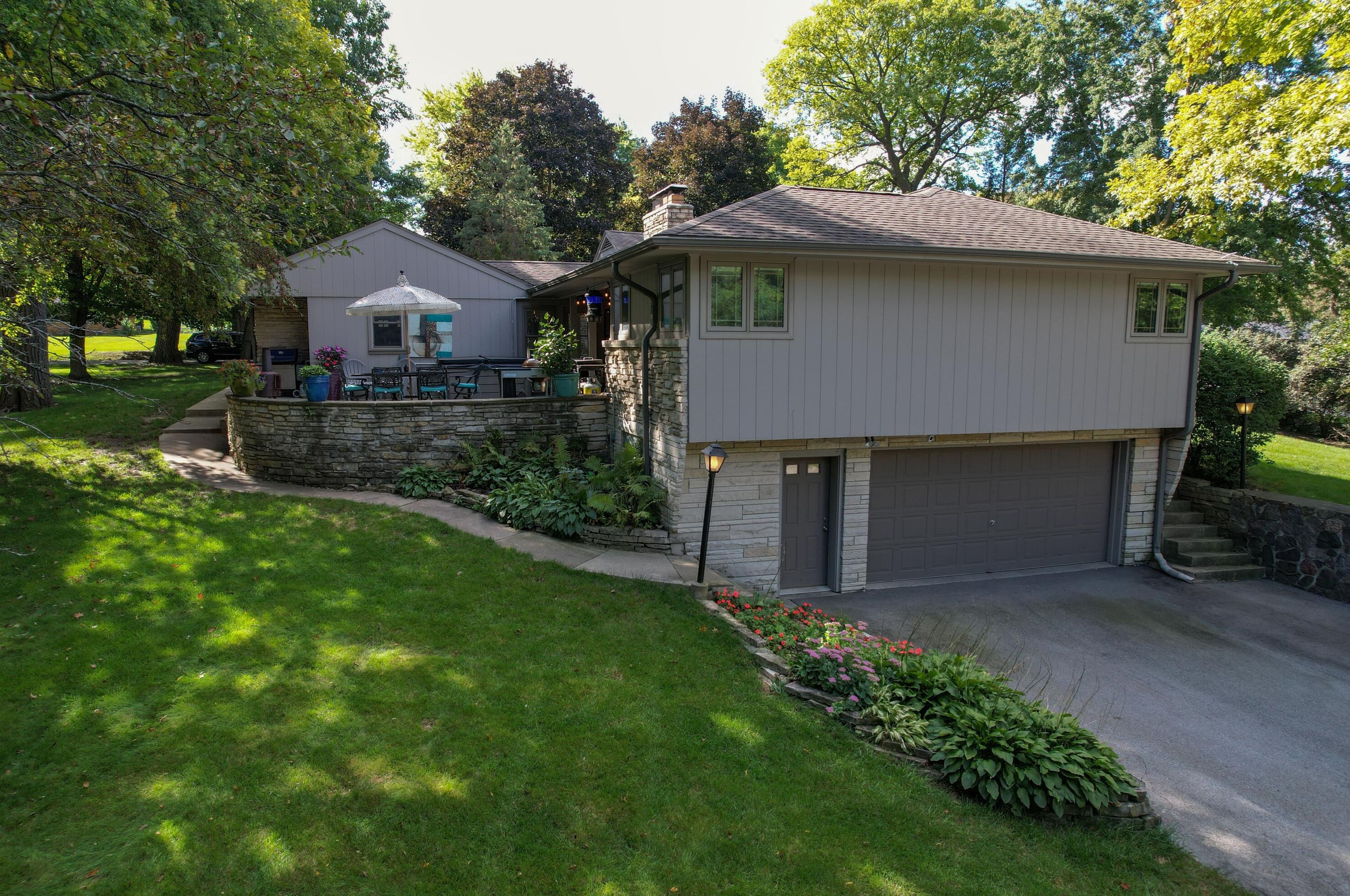 15560 Oak Ln, Brookfield, WI 53005-2964