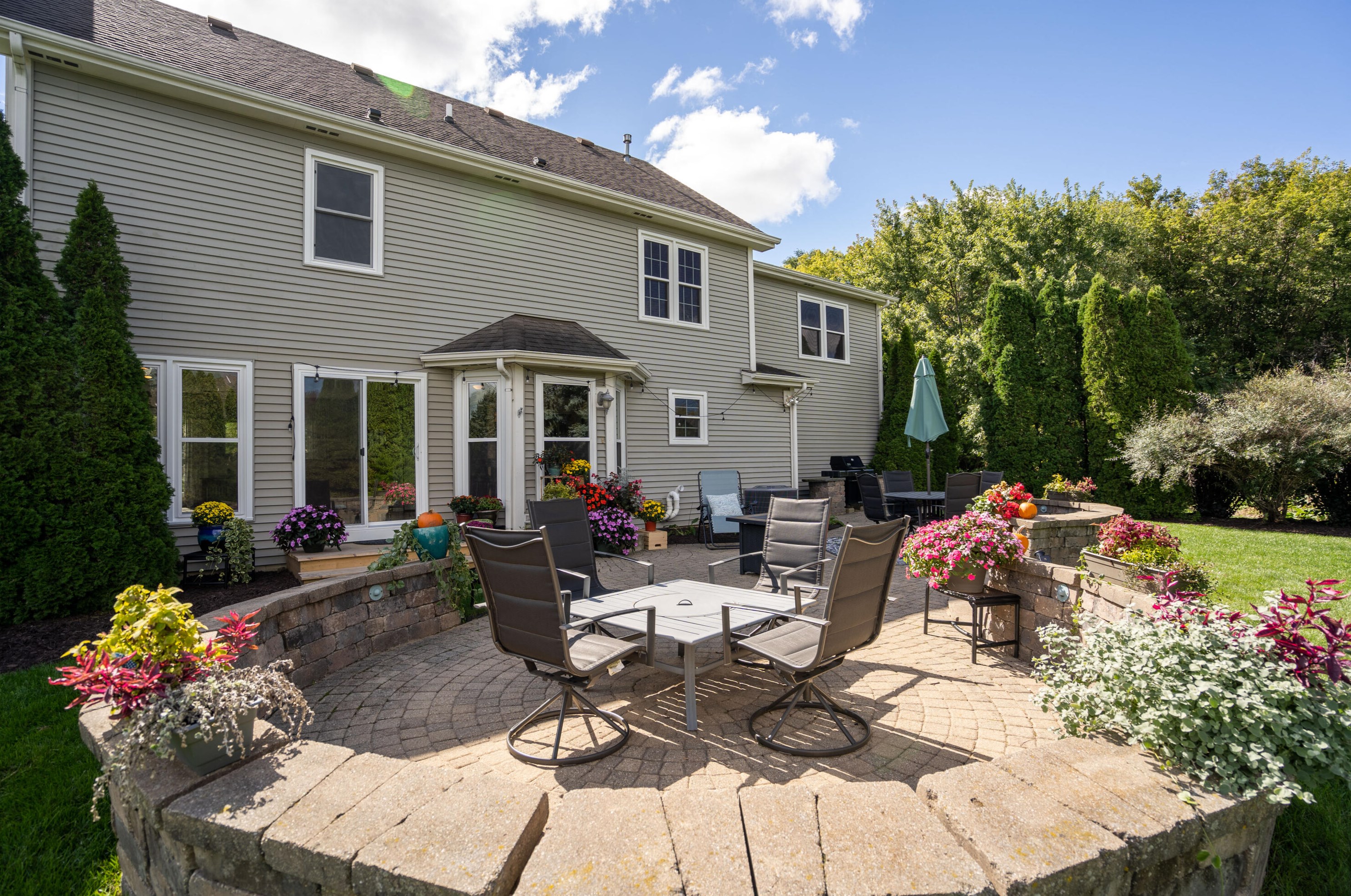 5334 Campfire Ln, Racine, WI 53406-5915