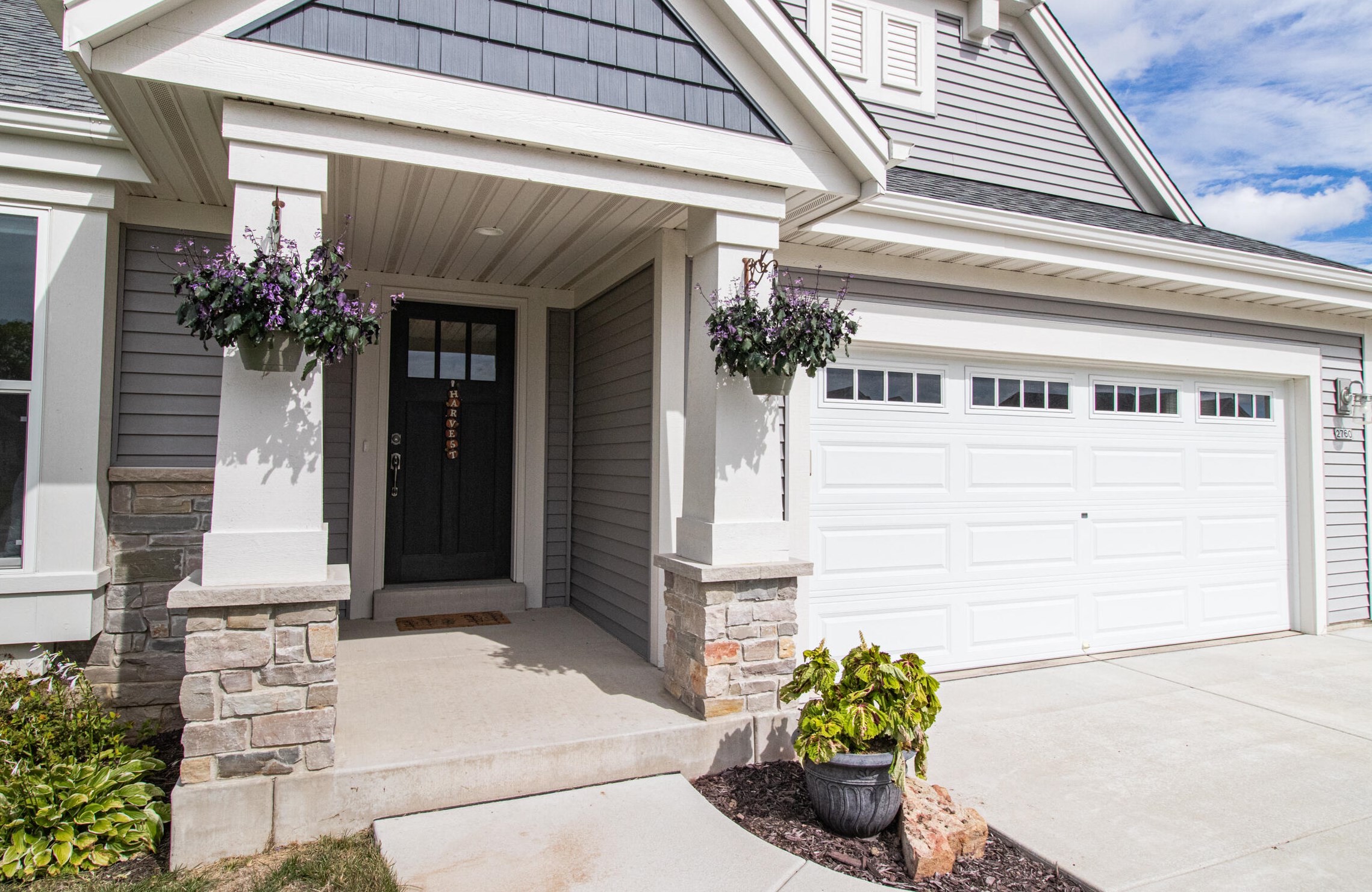 2760 Oakmont Dr, East Troy, WI 53120