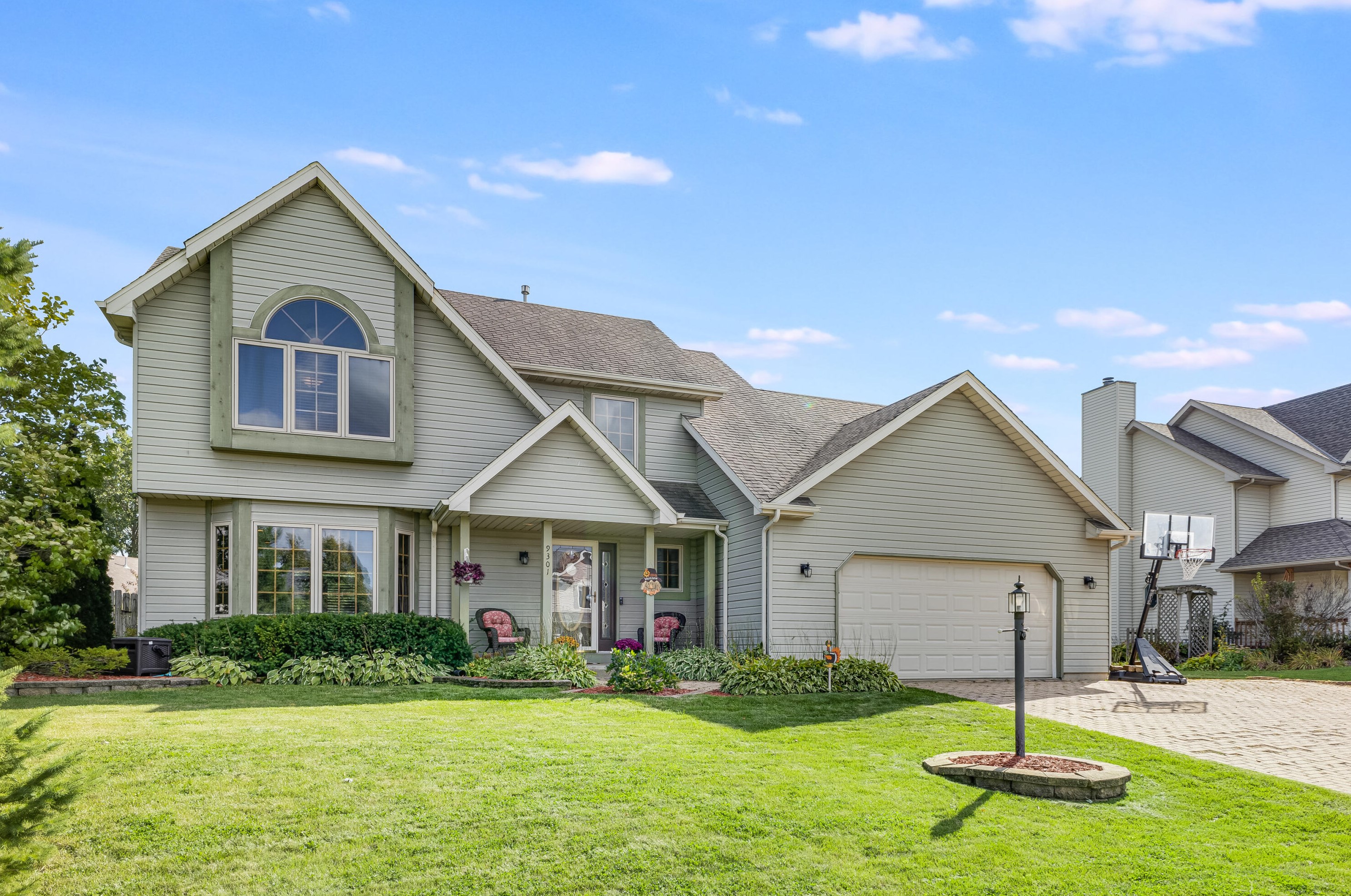 9301 Millstone Dr, Racine, WI 53406-2464