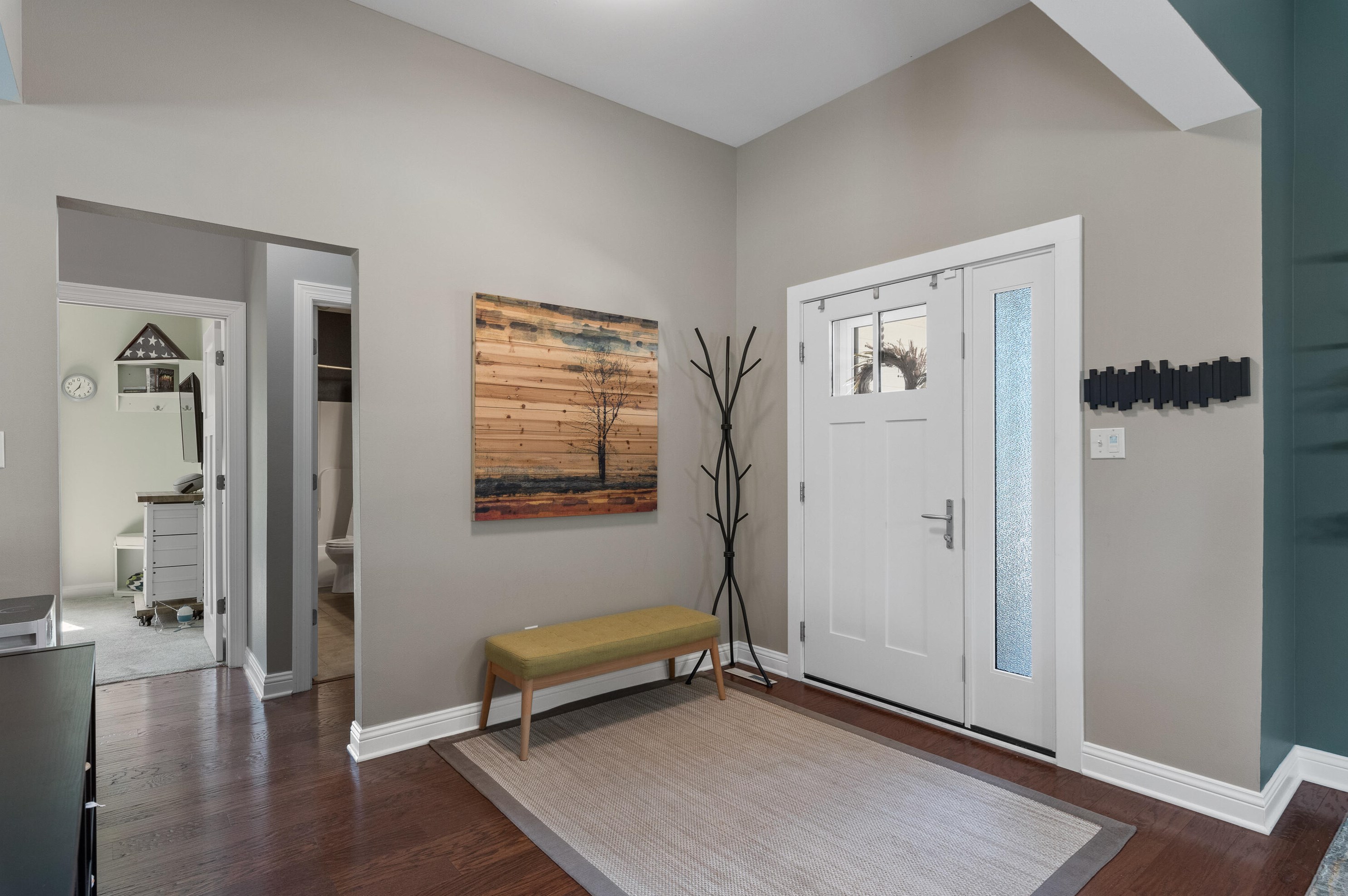10360 Redwood Ln, Oak Creek, WI 53154-5943