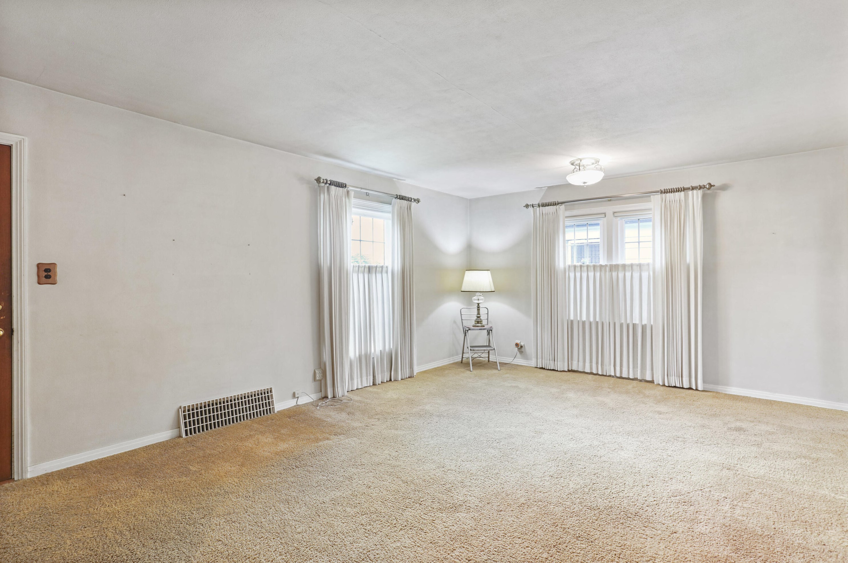 3018 21st St, Racine, WI 53403-4225