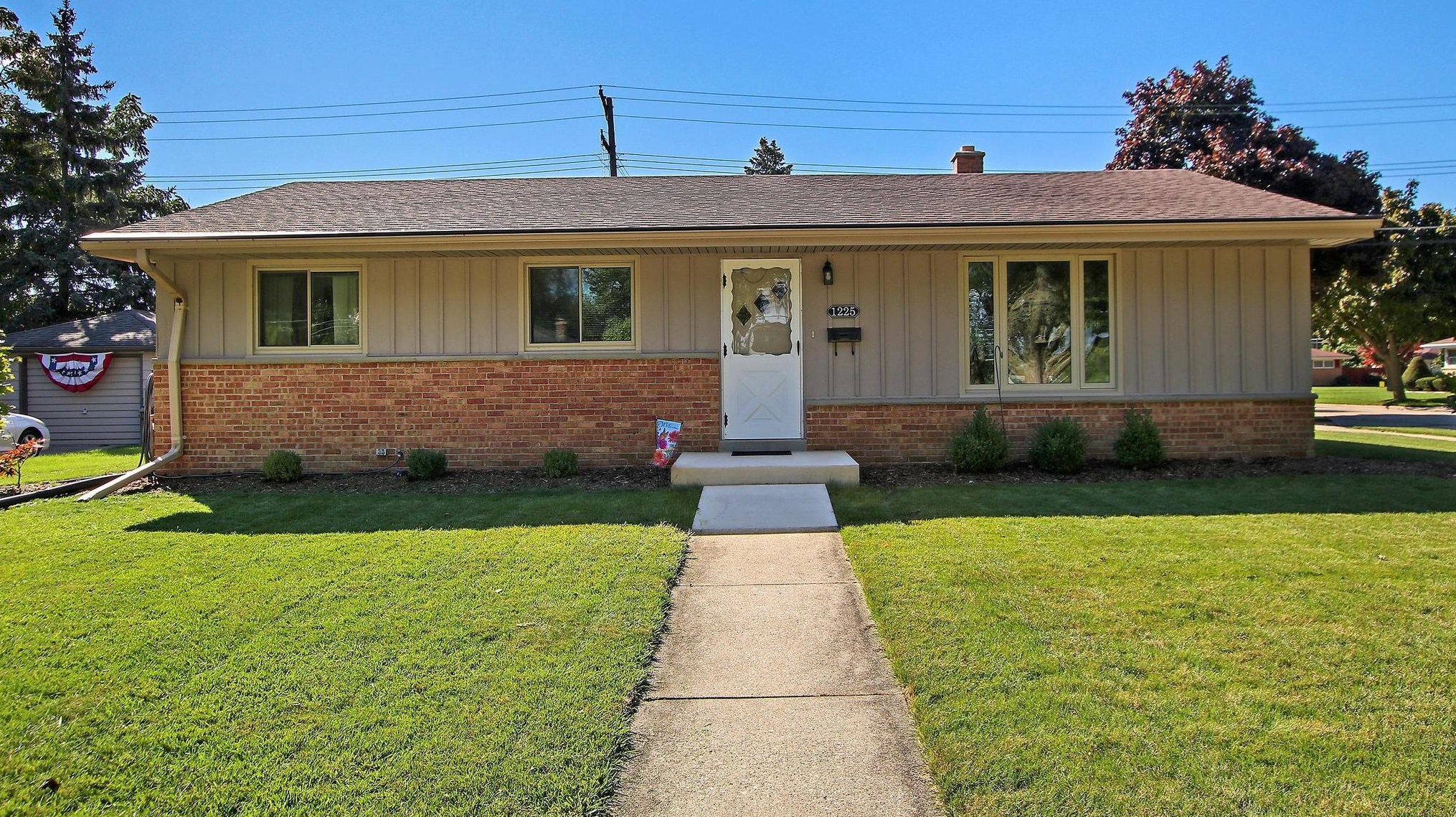 1225 Montclair Dr, Racine, WI 53402-3336