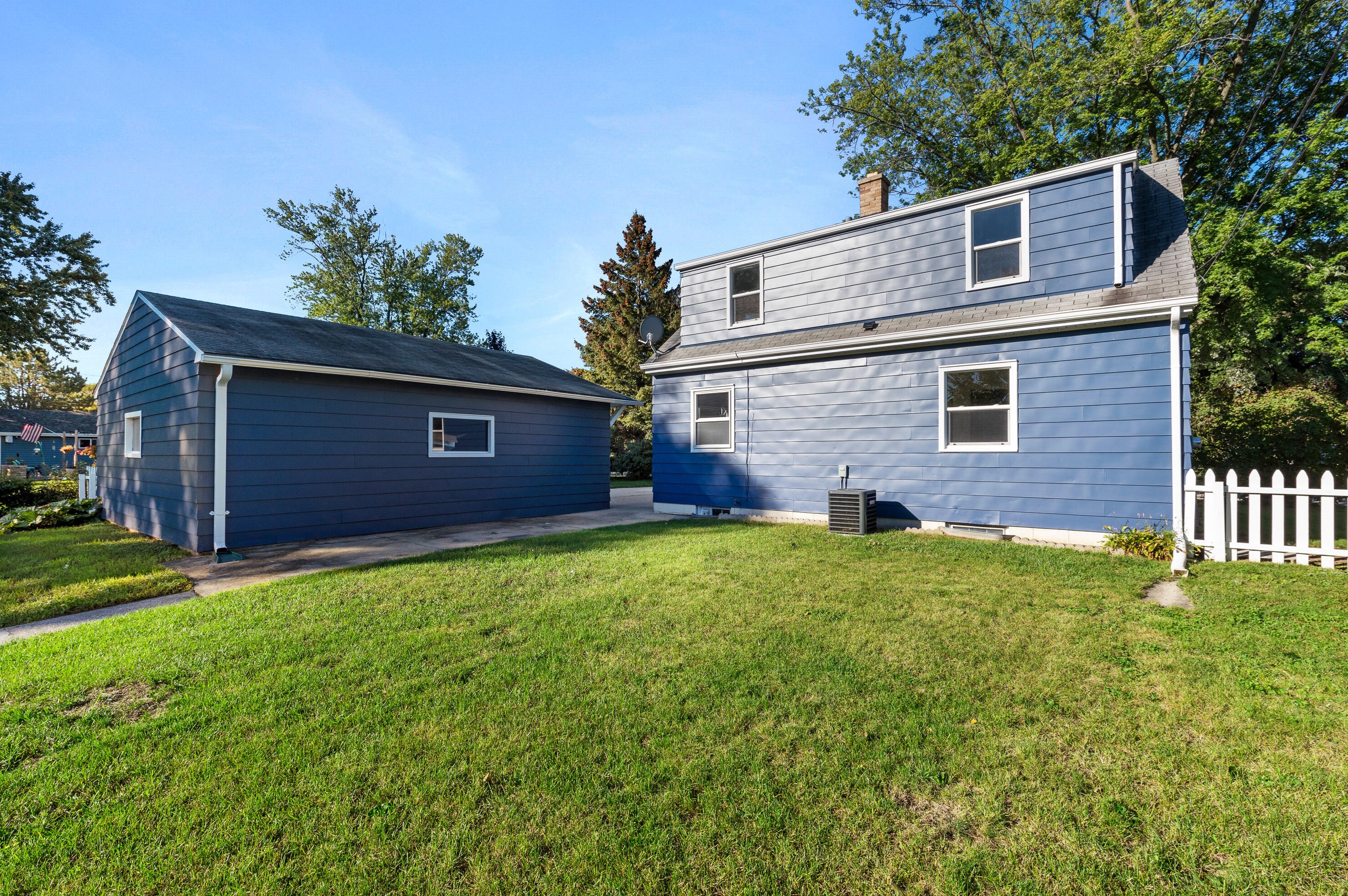 1012 4th Ave, Grafton WI  53024-1712 exterior