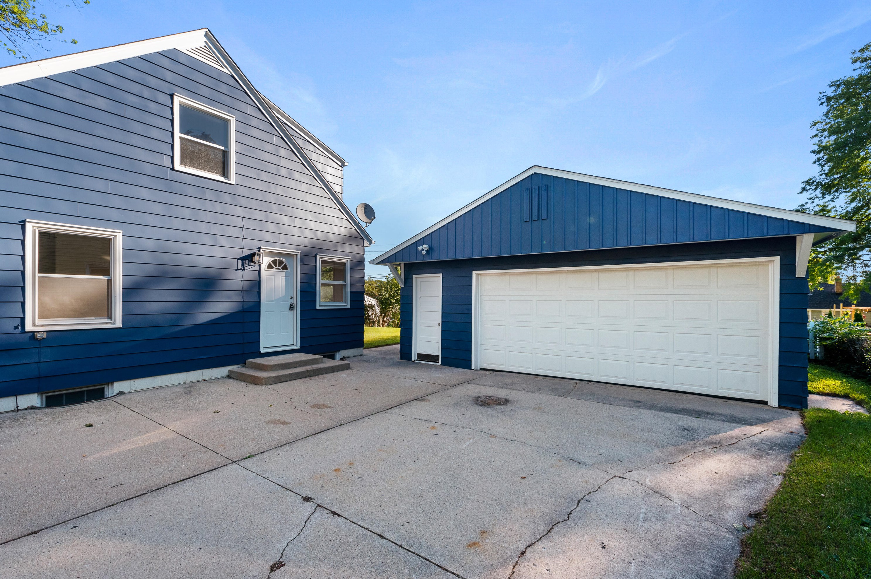 1012 4th Ave, Grafton WI  53024-1712 exterior