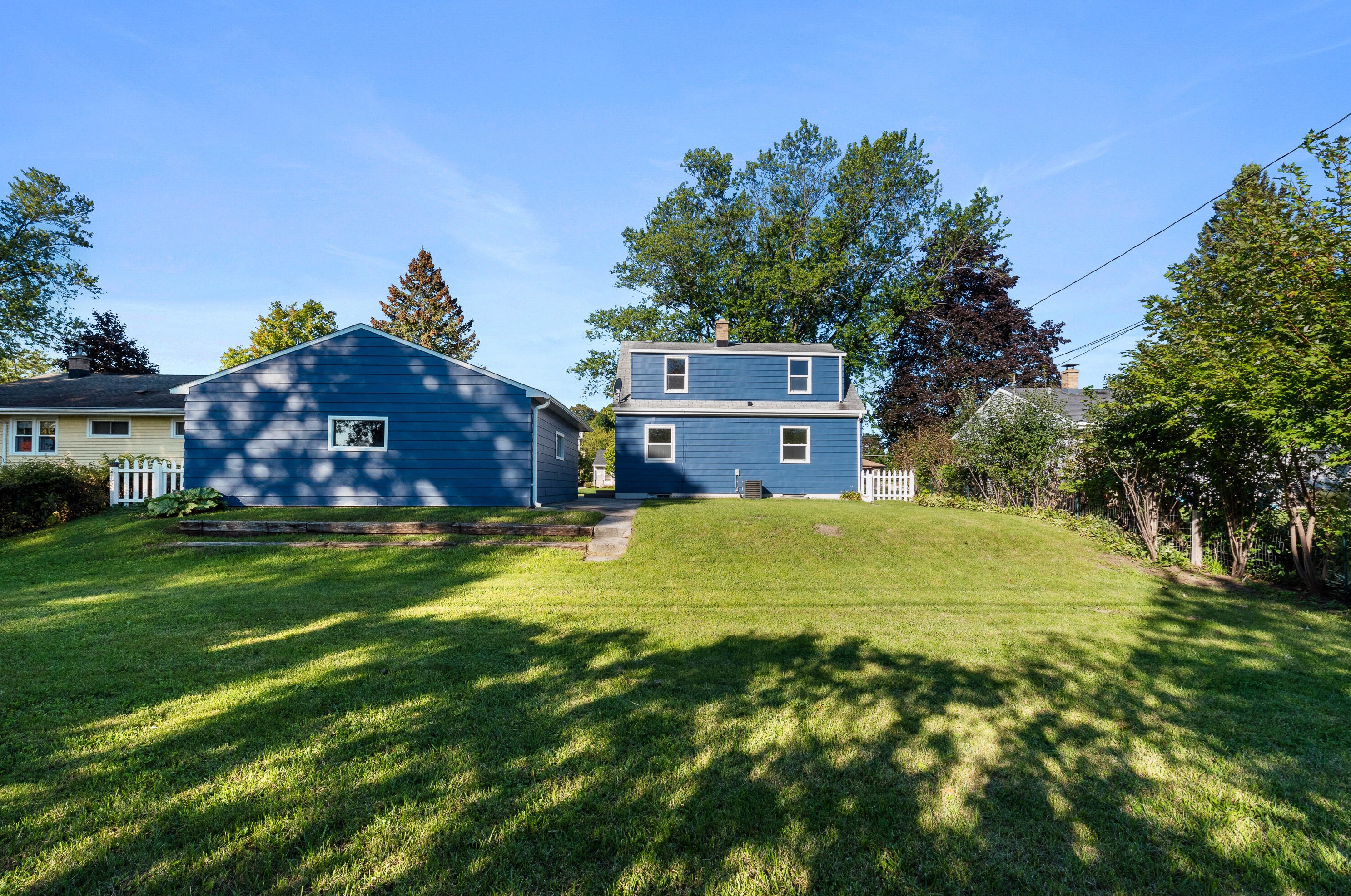 1012 4th Ave, Grafton WI  53024-1712 exterior