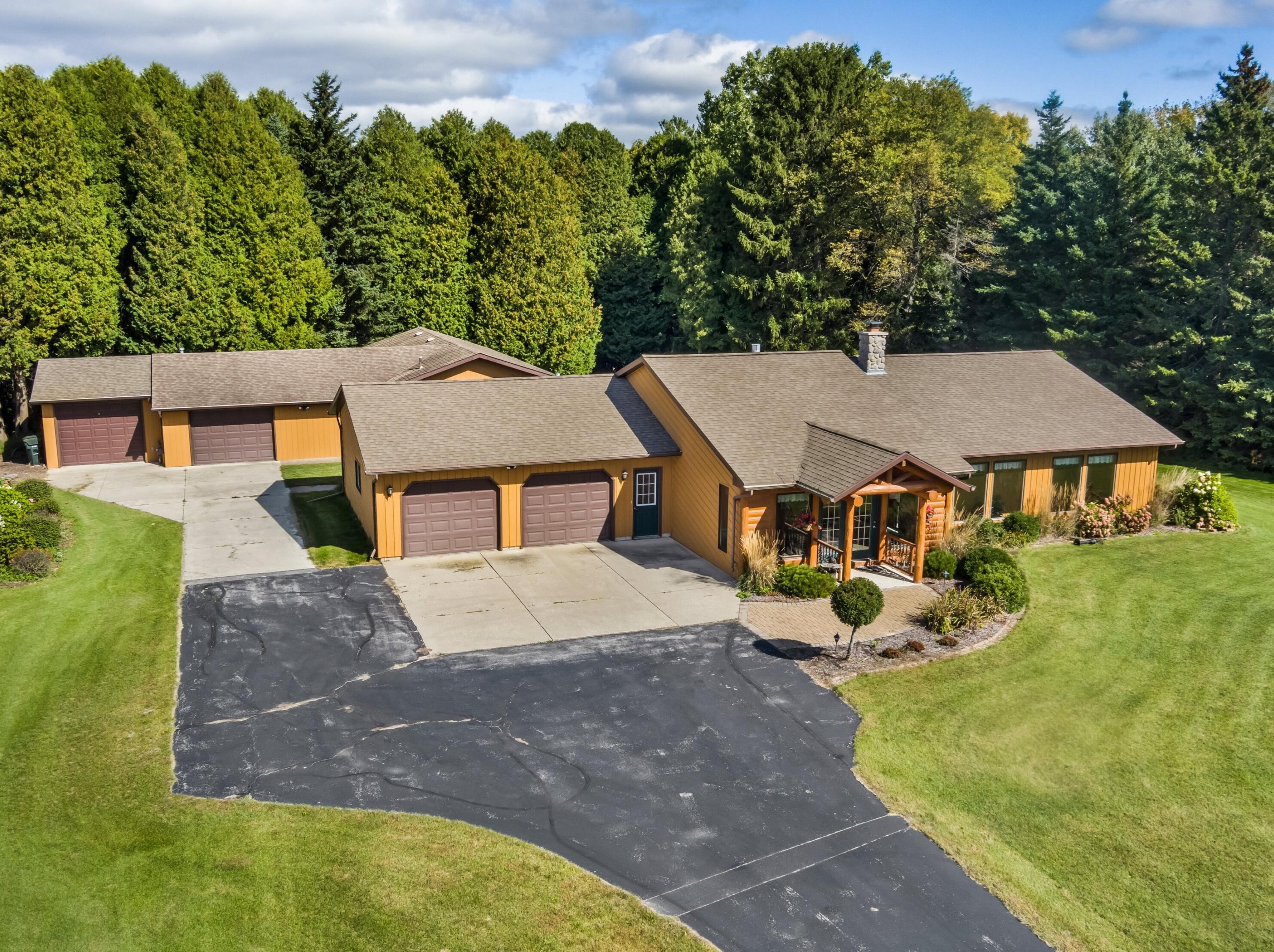 1518 Shoto Rd, Two Rivers, WI 54241