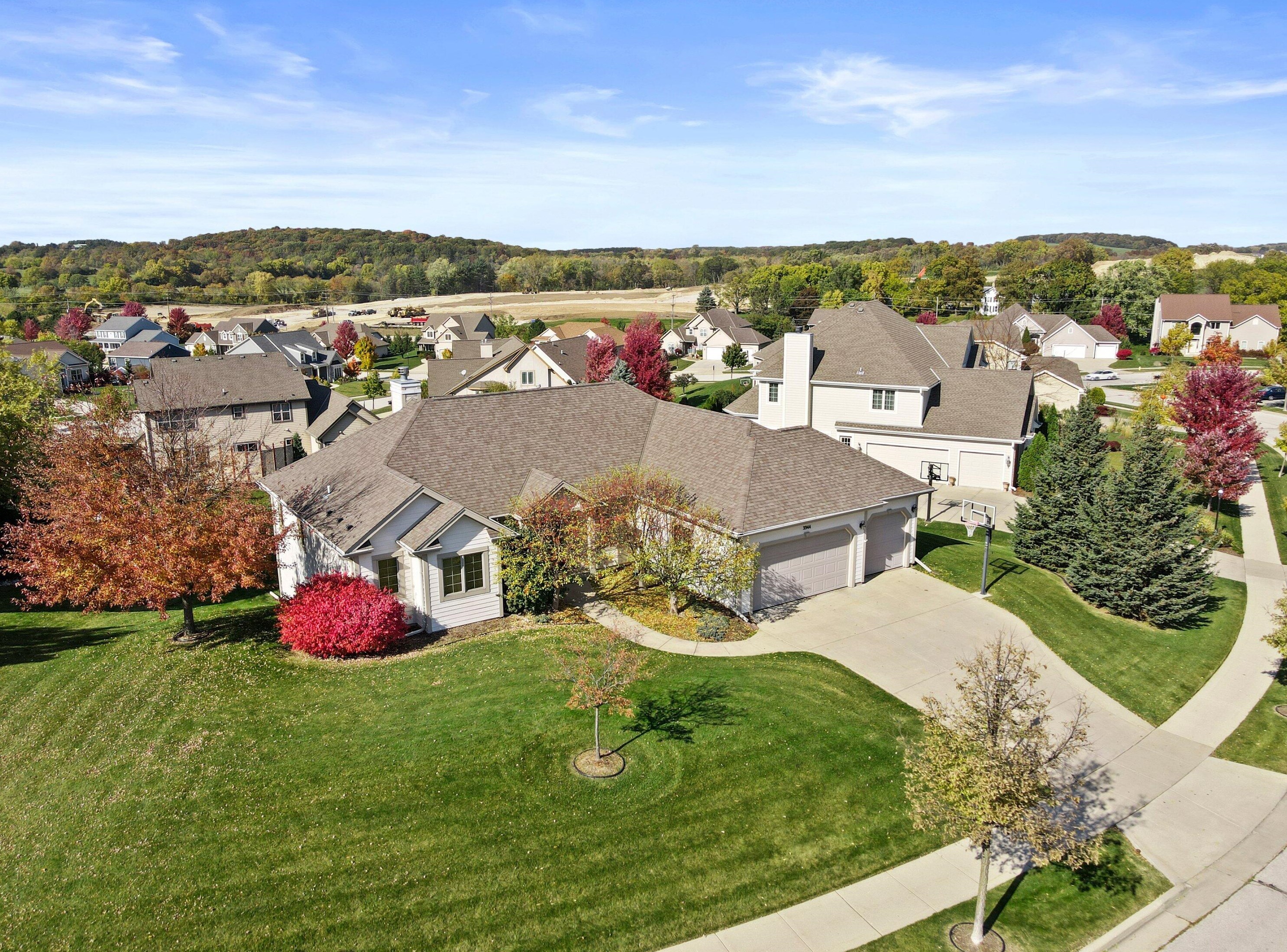 3944 Oakmont Trail, Waukesha, WI 53188
