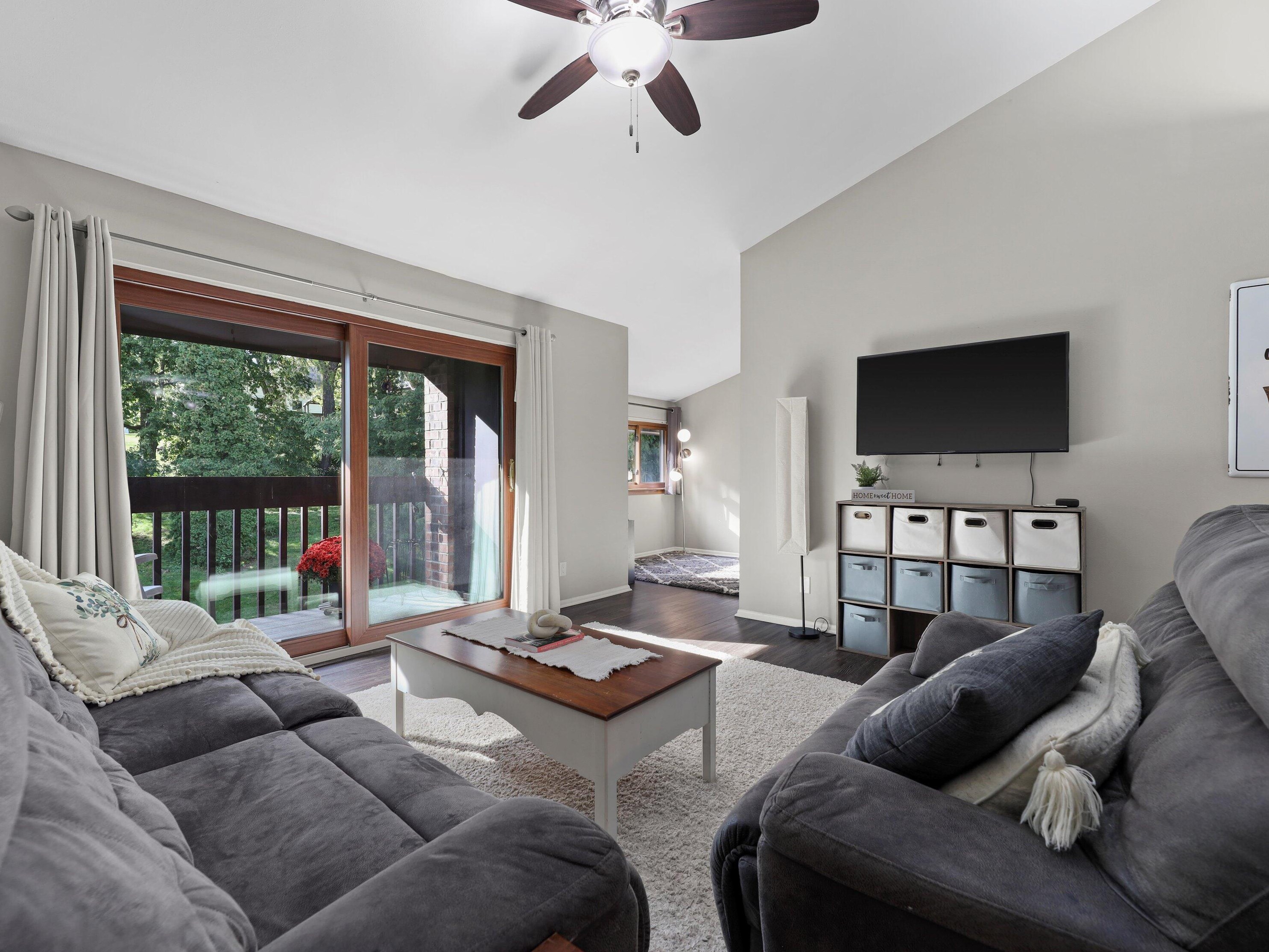315 Park Hill Dr #f, Pewaukee, WI 53072