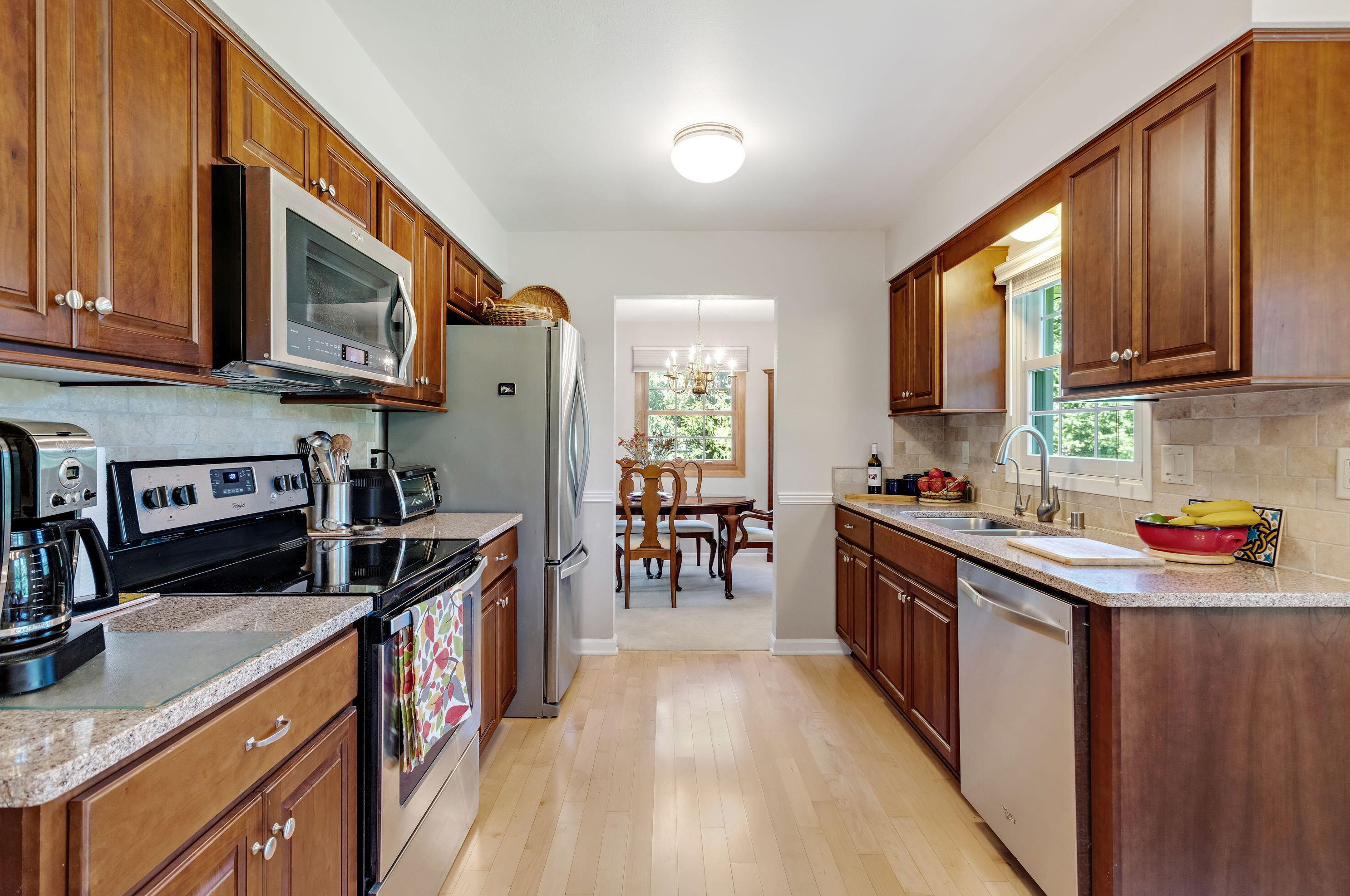 10128 N La Cresta Dr, Thiensville, WI 53092