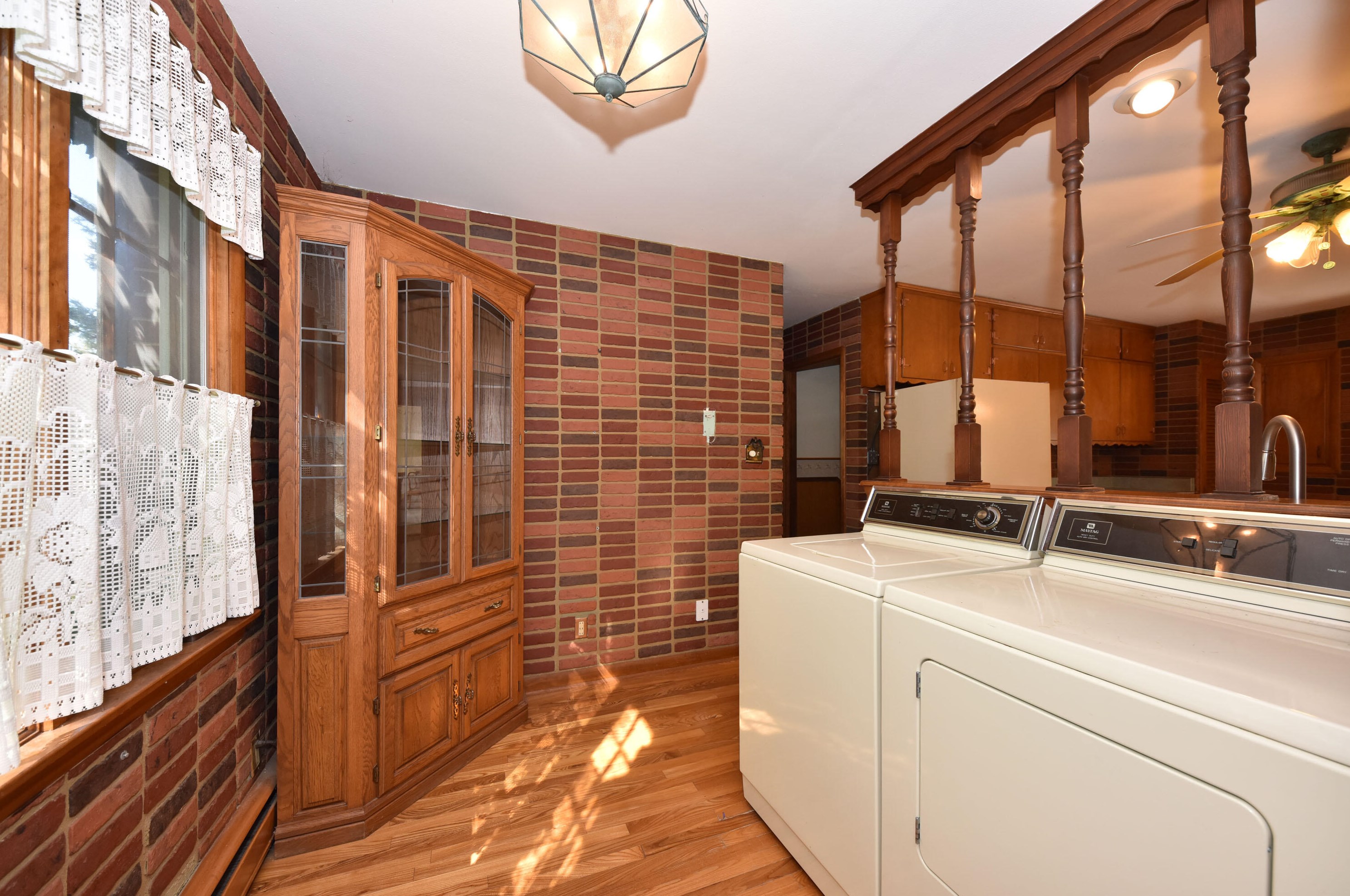 11999 Parkview Ln, Hales Corners, WI 53130-2337
