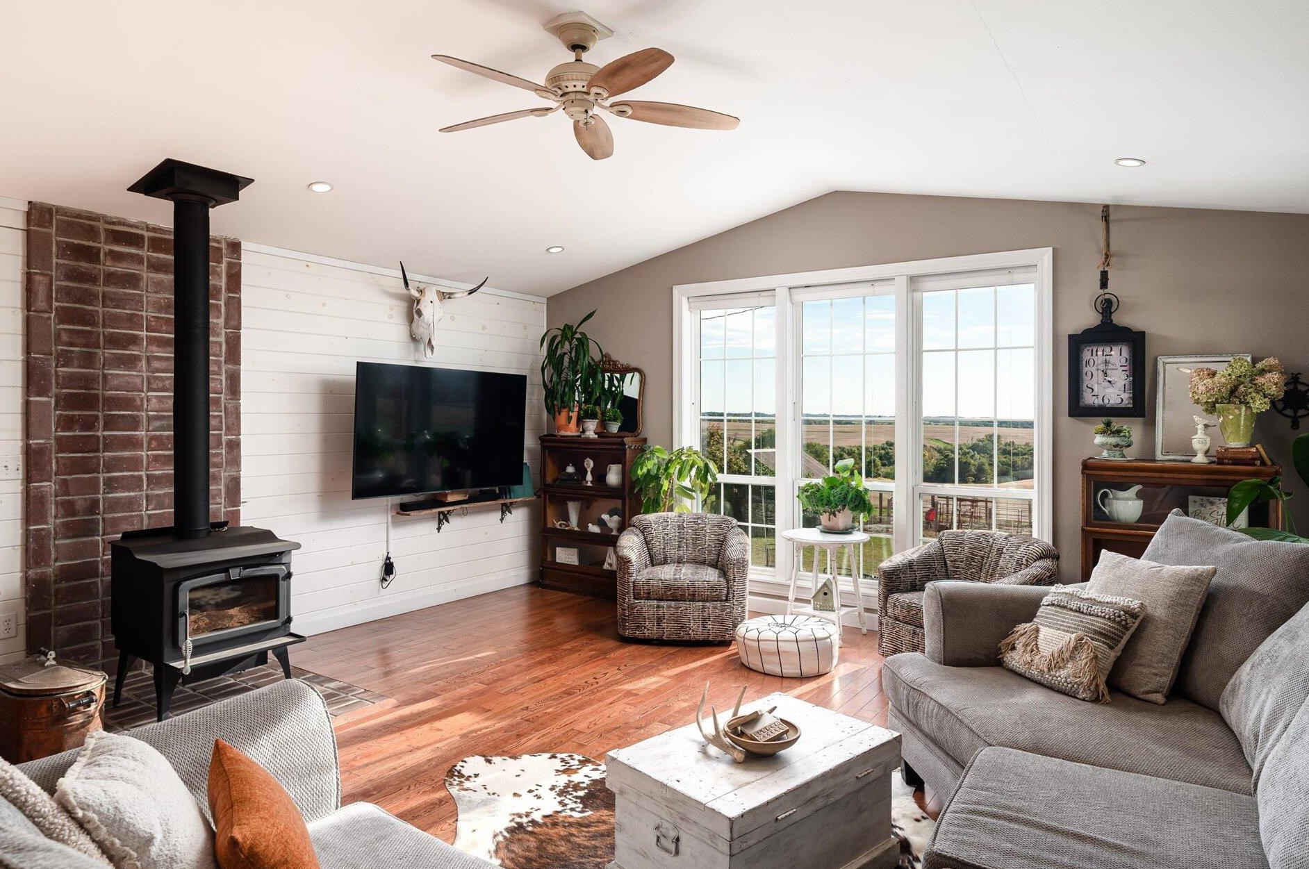 16433 State Hwy 27, Ferryville, WI 54628