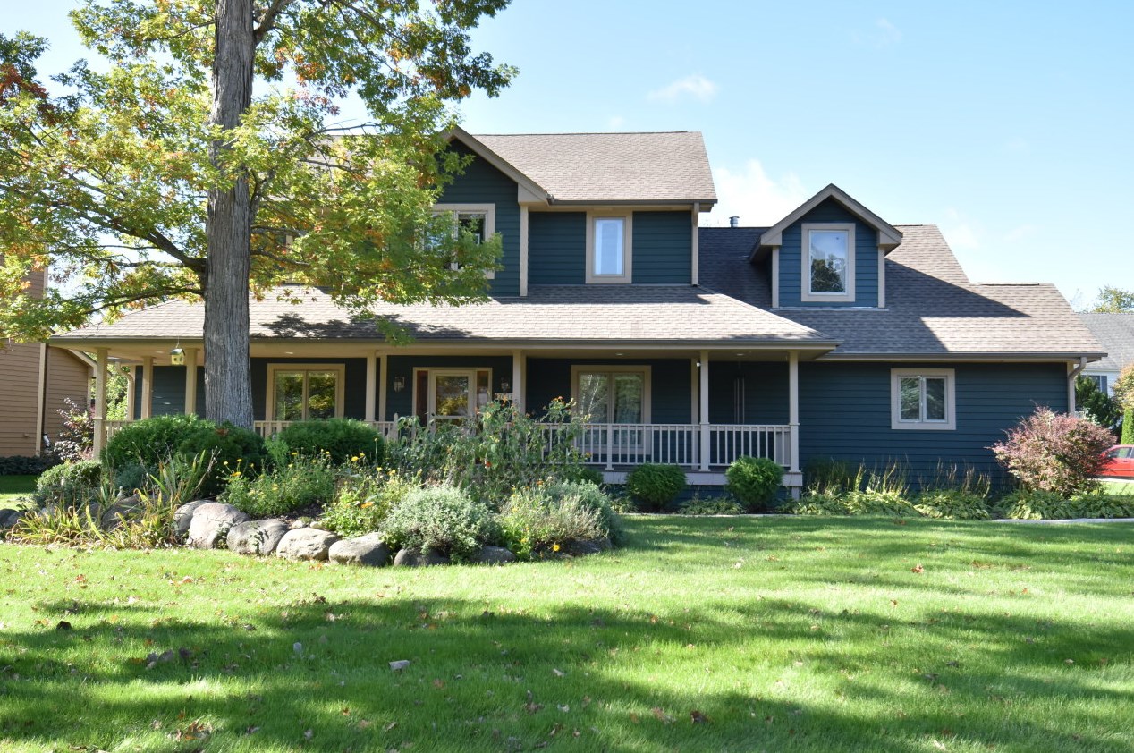 7637 Mission Woods Ct, Hales Corners, WI 53132-2171