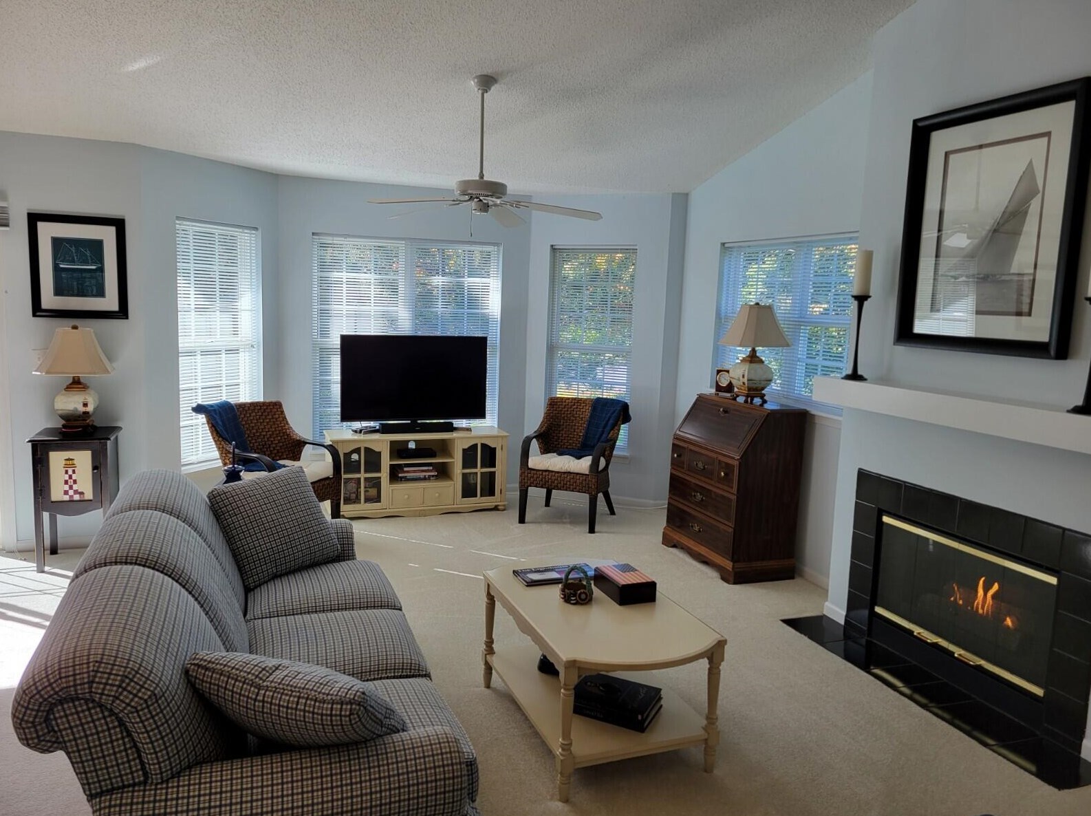 2193 Newbury Ln, Delavan, WI 53115-3993