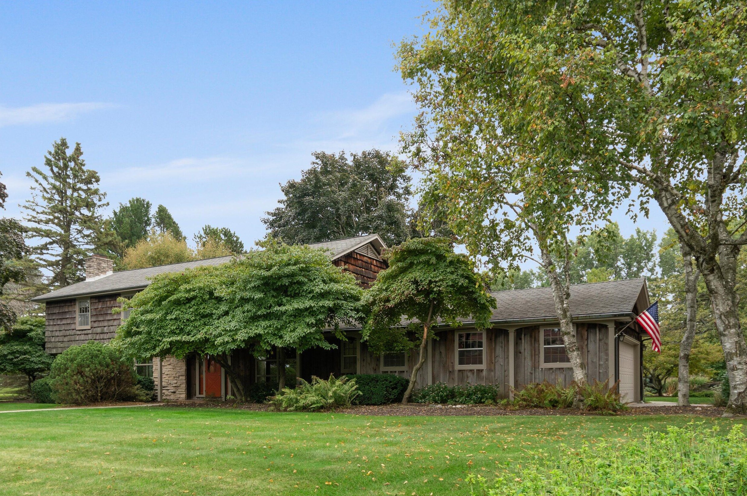 705 Oak Tree Rd, Sheboygan, WI 53083