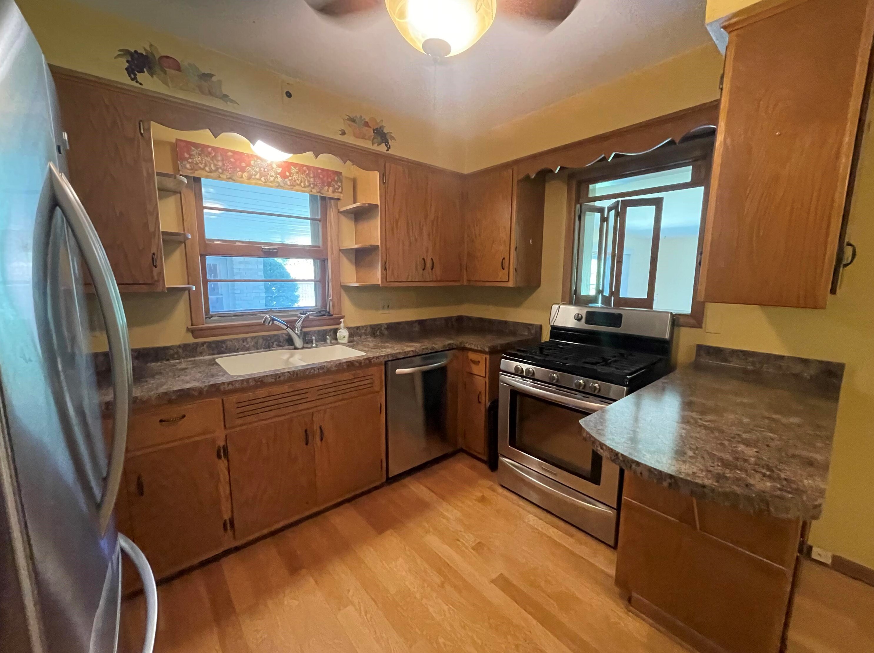 10600 Upham Ave, Hales Corners, WI 53130-1327