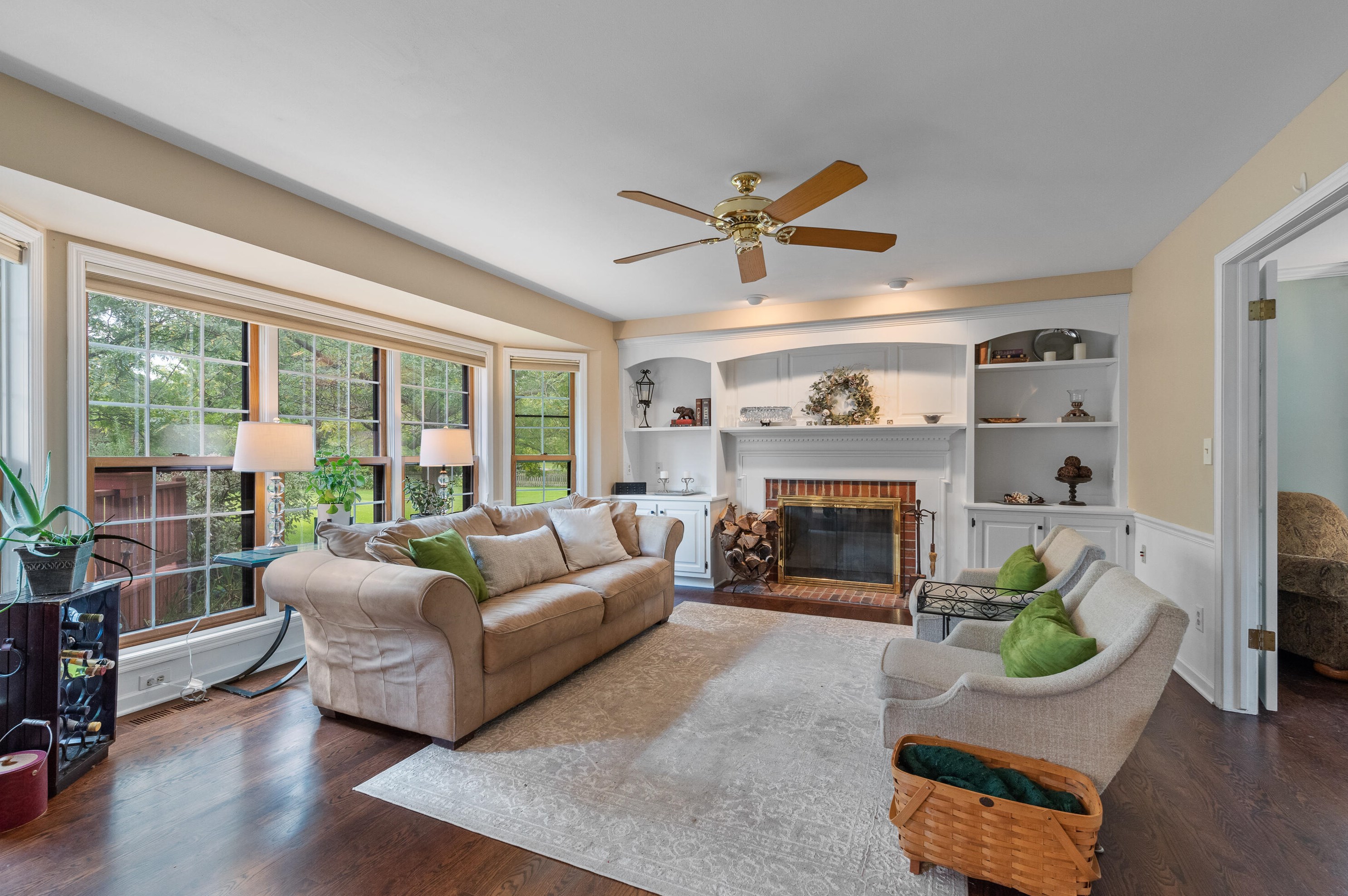 12110 Ridgeway Ave, Thiensville, WI 53097-2743