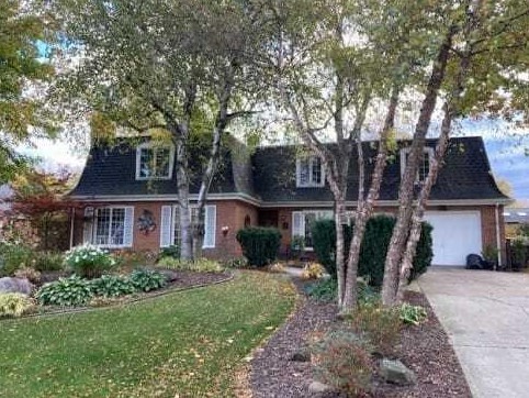 810 Hales Trl, Port Washington, WI 53074-1349