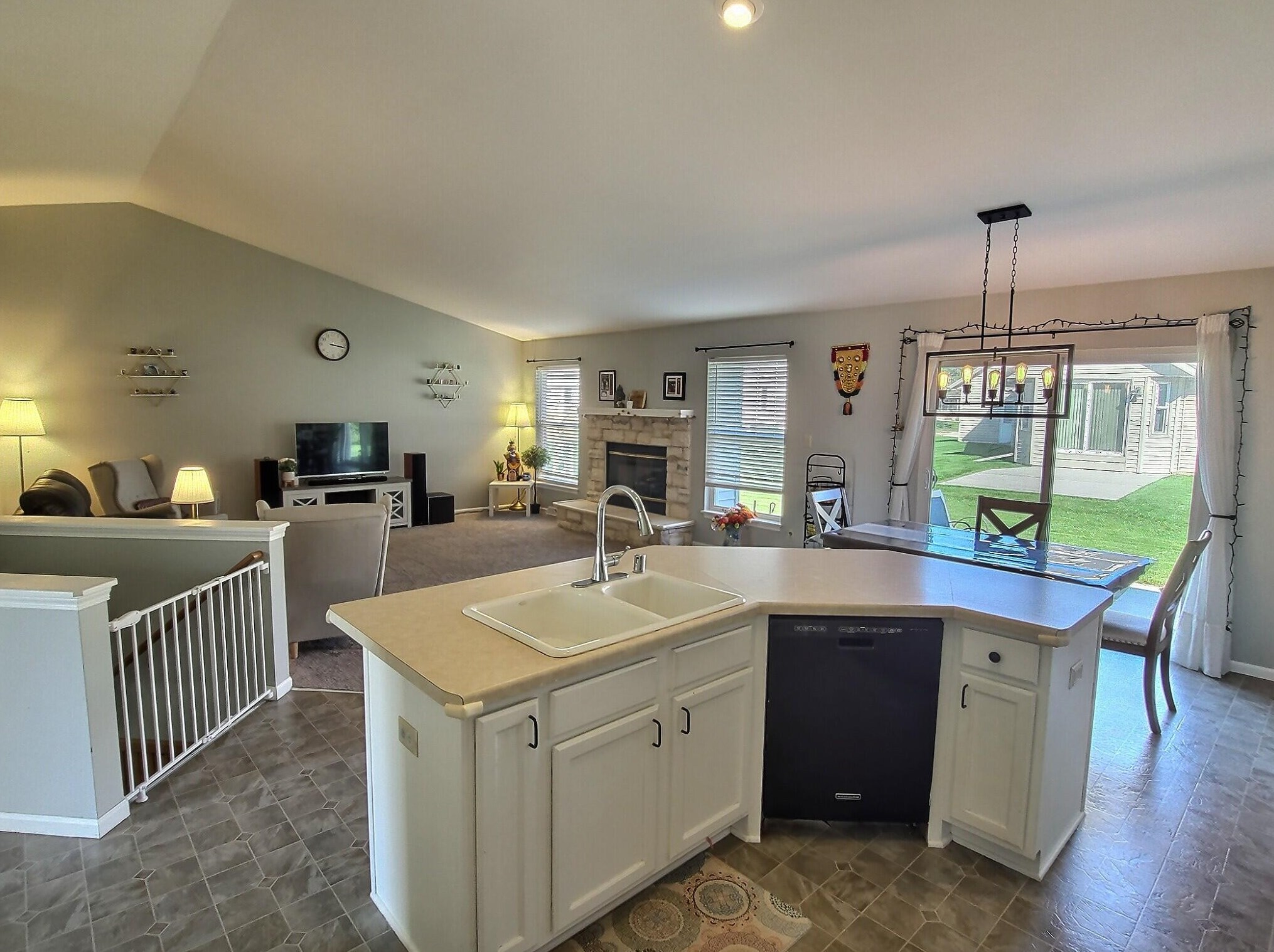 324 Maple Ln, Saukville, WI 53080-1821