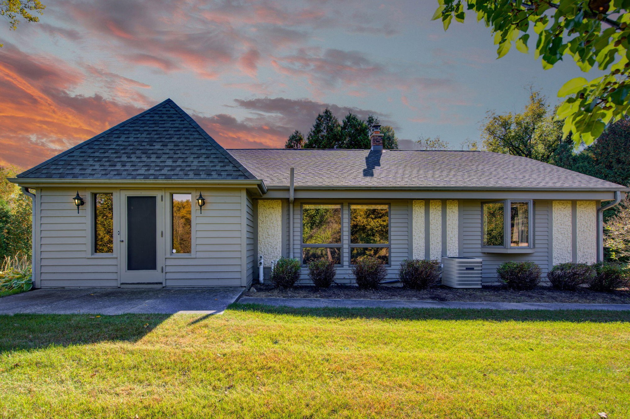 1969 Cold Springs Rd, Saukville, WI 53080-1638