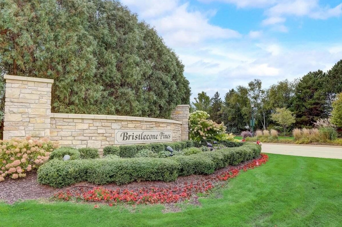 804 N Ponderosa Dr, Chenequa, WI 53029