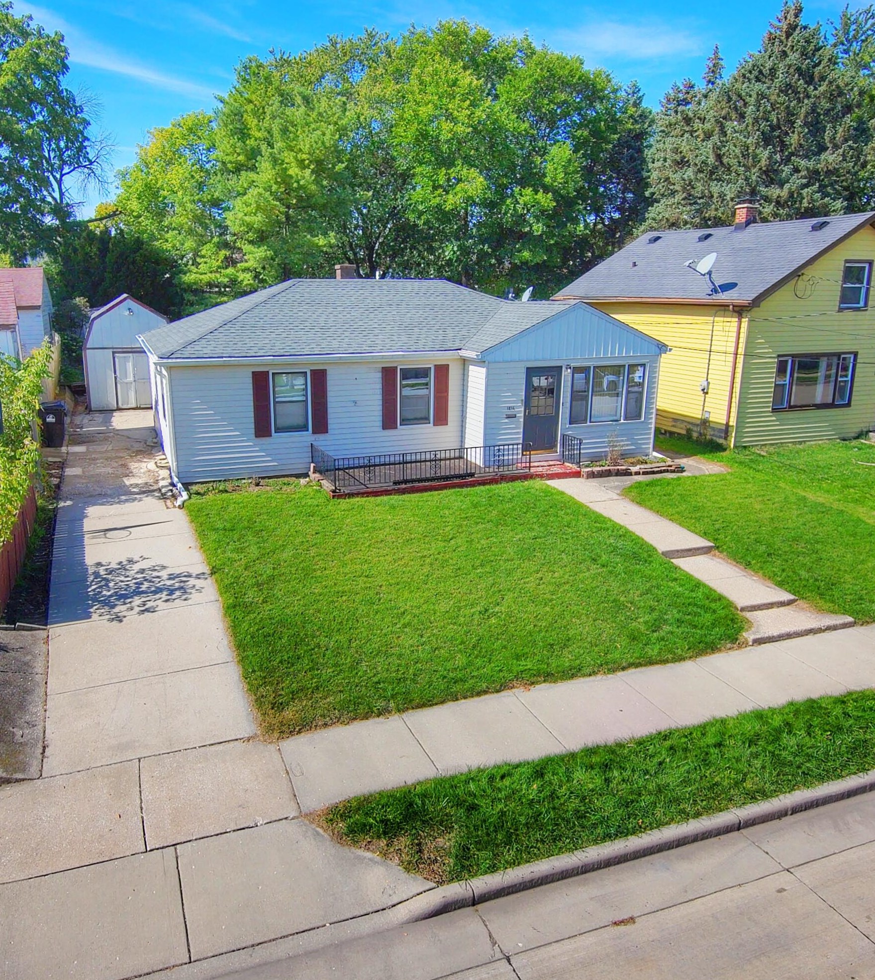 1816 Marquette St, Racine, WI 53402-4636