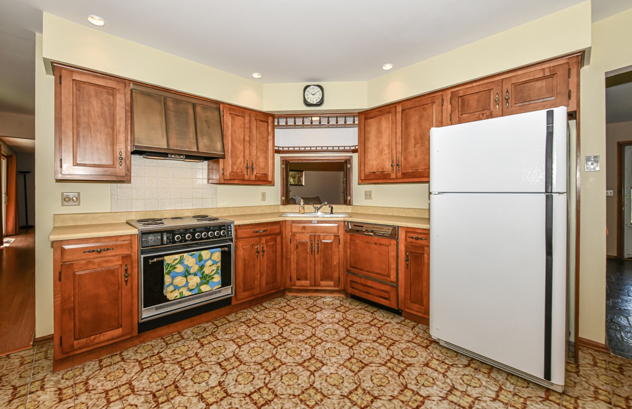 4540 Coral Dr, Brookfield WI  53045-1327 exterior