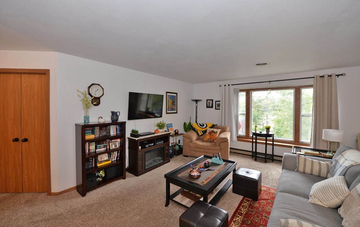 3134 Wood Rd, Racine, WI 53406-5375