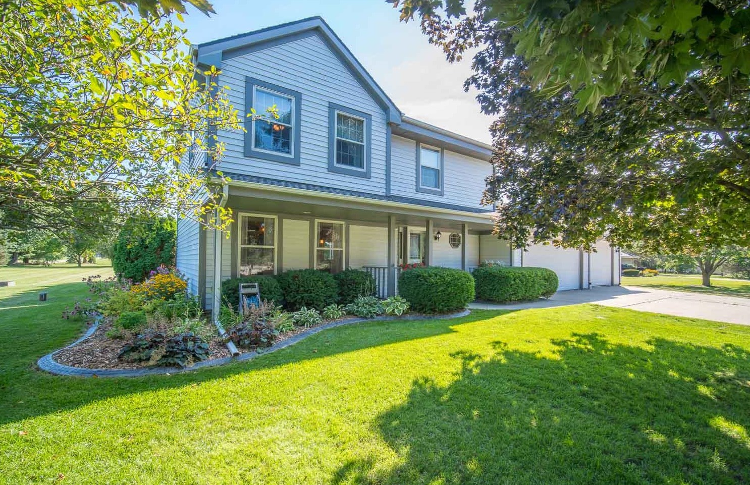 6019 Magnolia Ct, Hartford, WI 53027-9580