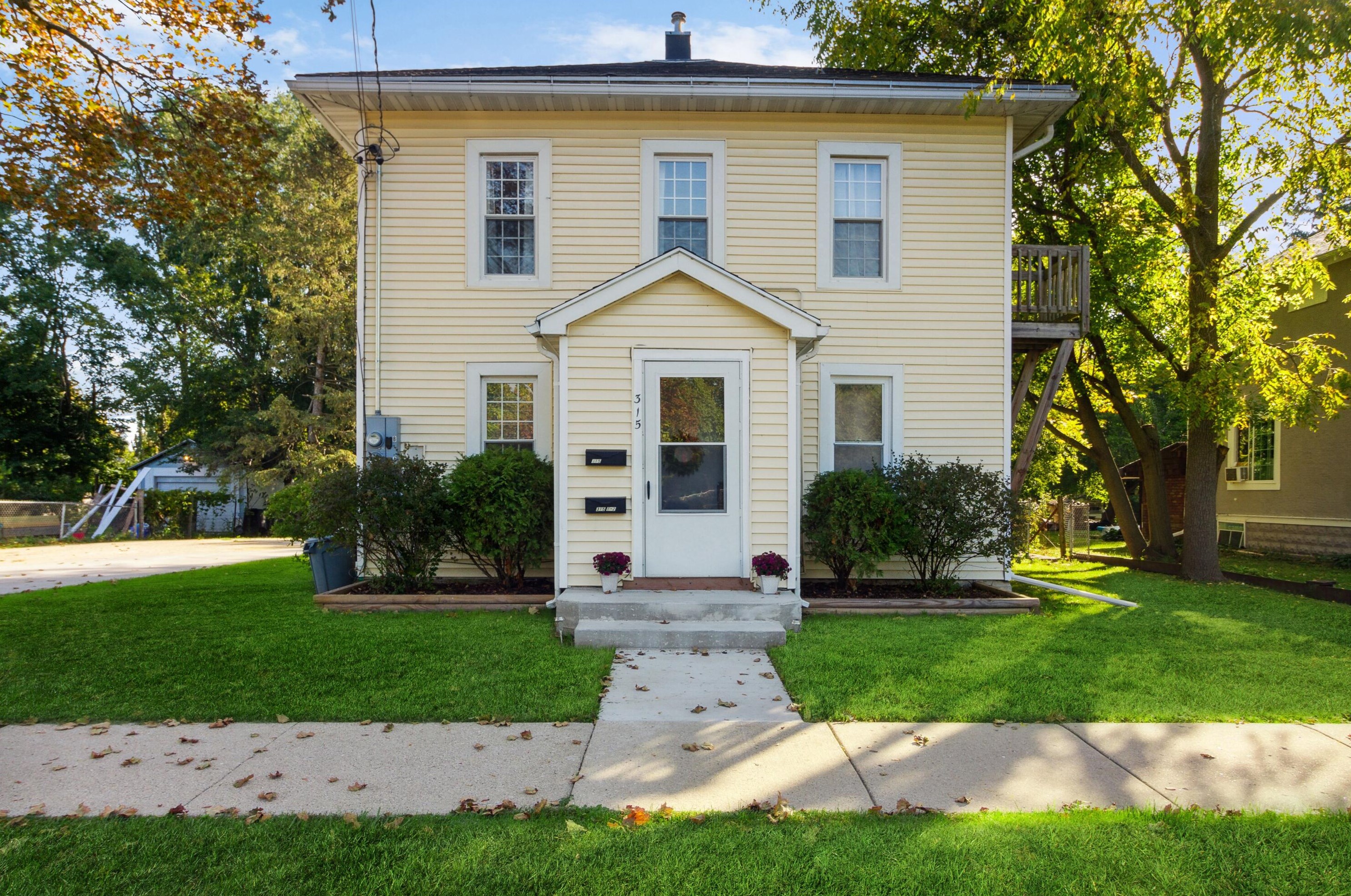 315 8th St, Delavan, WI 53115-1909