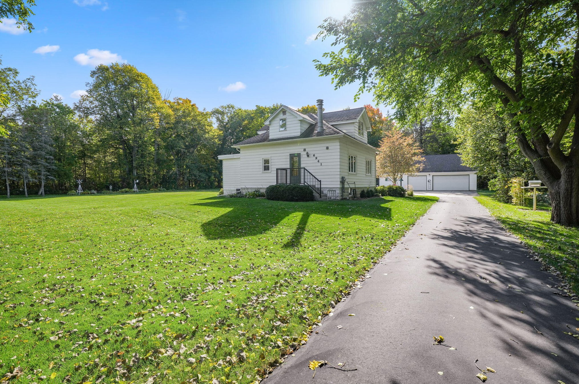 6941 River Rd, Racine, WI 53402-9612