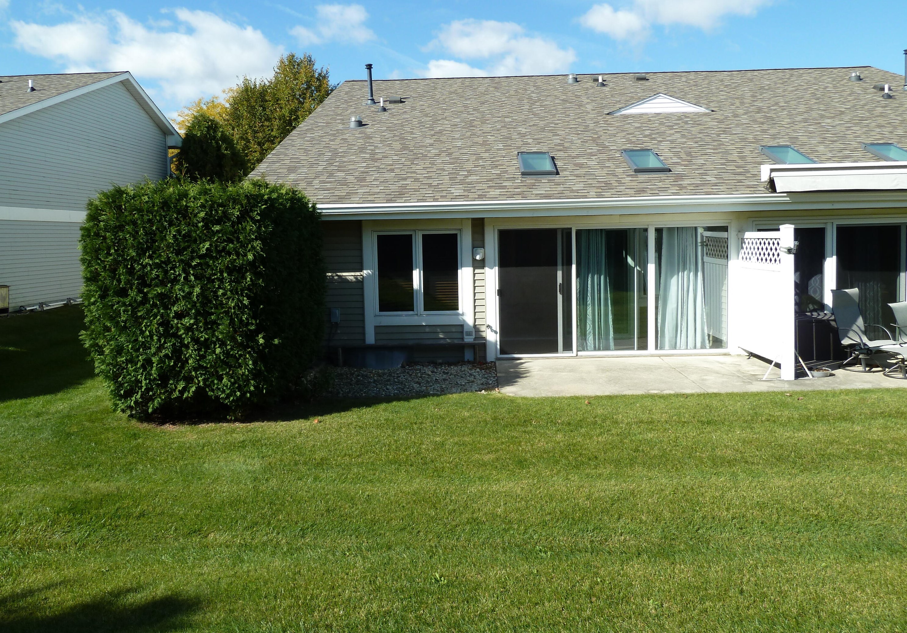 218 Hartford Sq, Hartford, WI 53027-1973