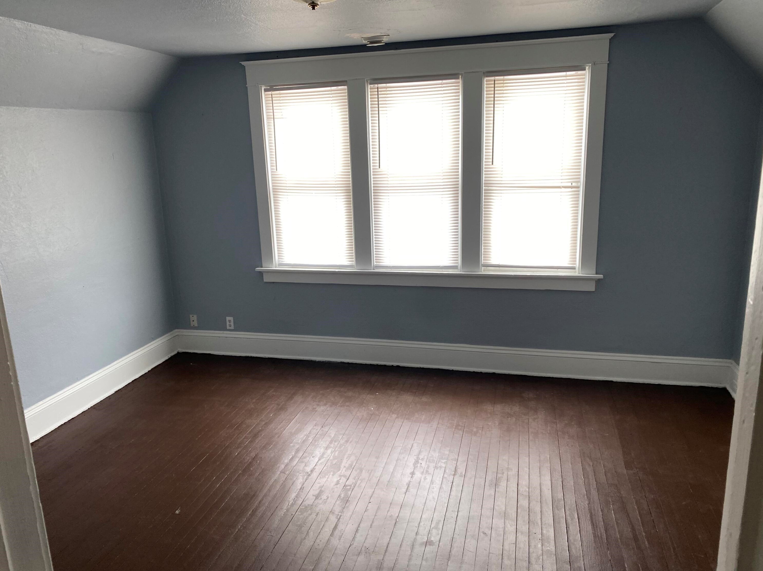 3264 29th St, Milwaukee, WI 53216-3818