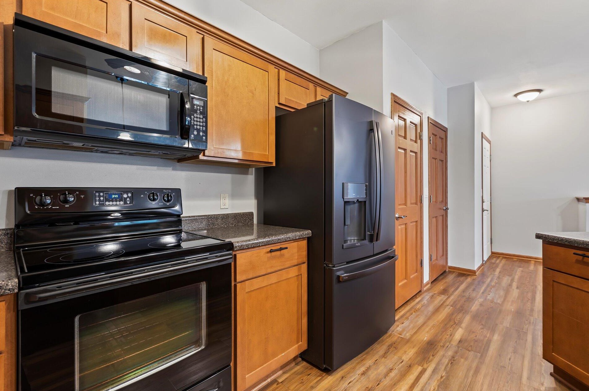 230 Hilldale Dr #1111, Hartford, WI 53027