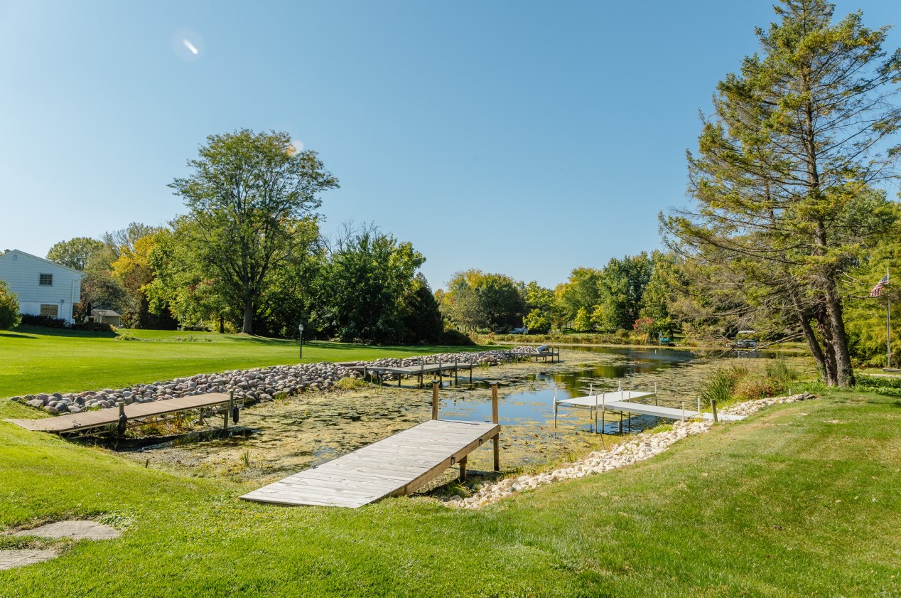 7750 Martha Cir, Waterford, WI 53185
