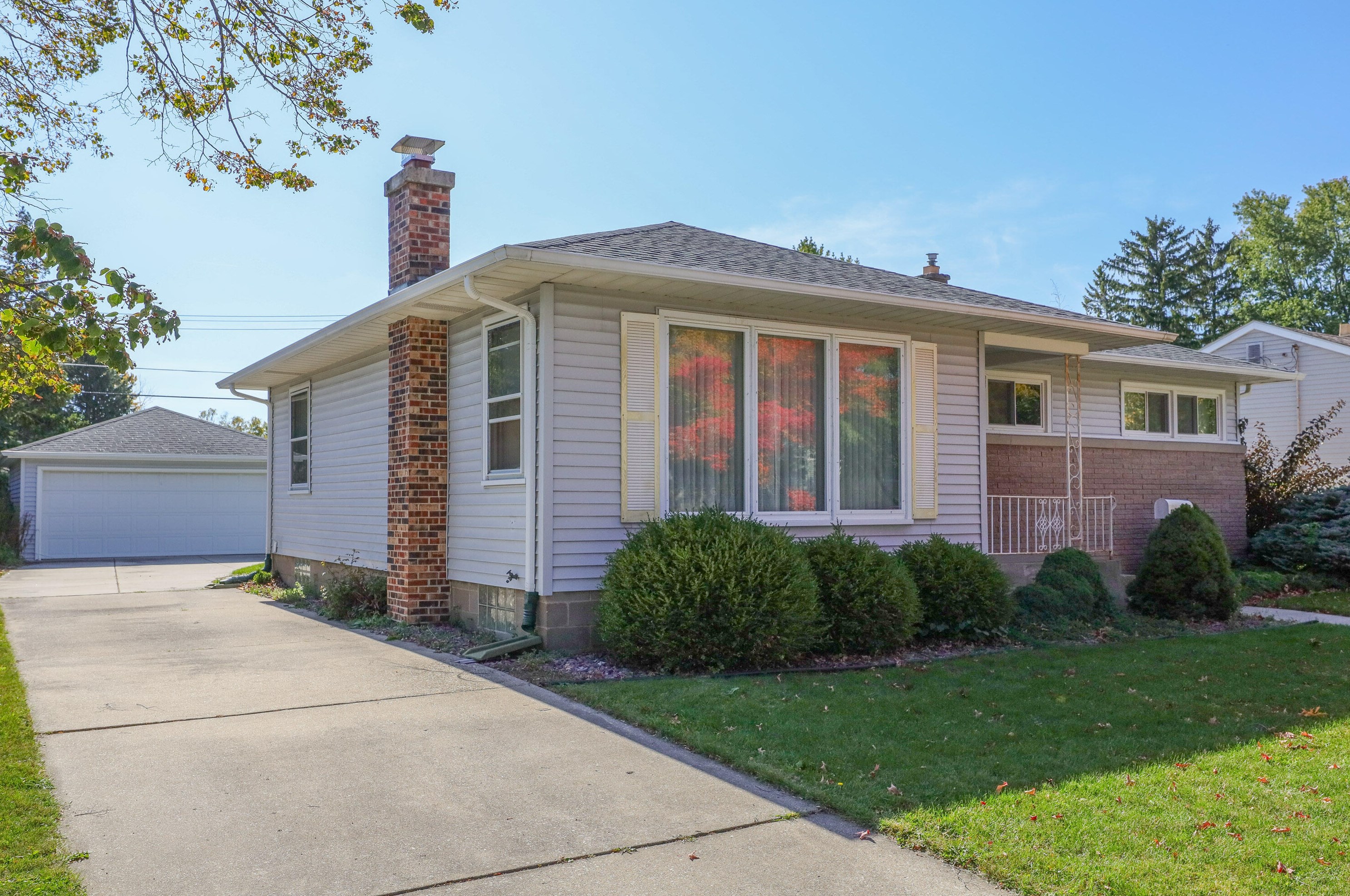 2521 Ridgewood Ave, Racine, WI 53403-3749