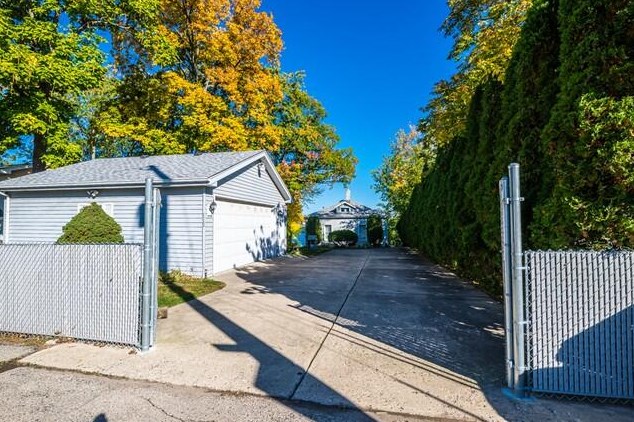 24200 74th Pl, Paddock Lake, WI 53168-9662