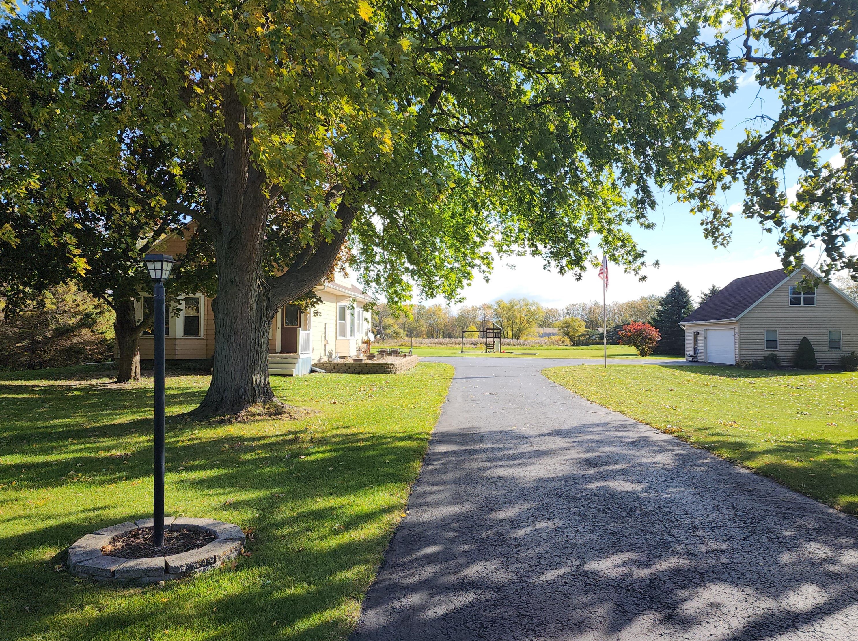 9370 Pennsylvania Ave, Oak Creek, WI 53154-4647
