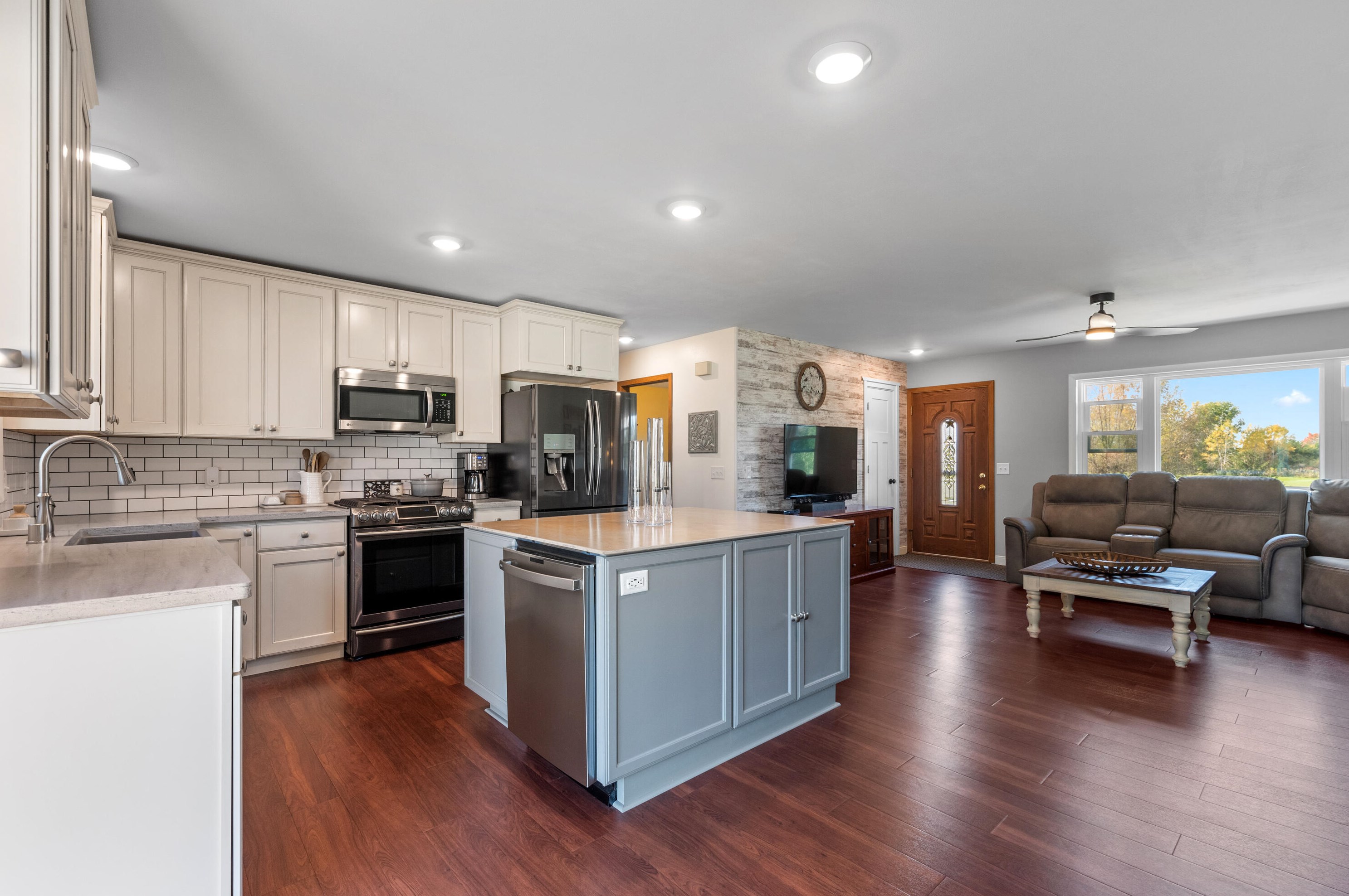 4056 Ernst Dr, Hartford, WI 53027-9584