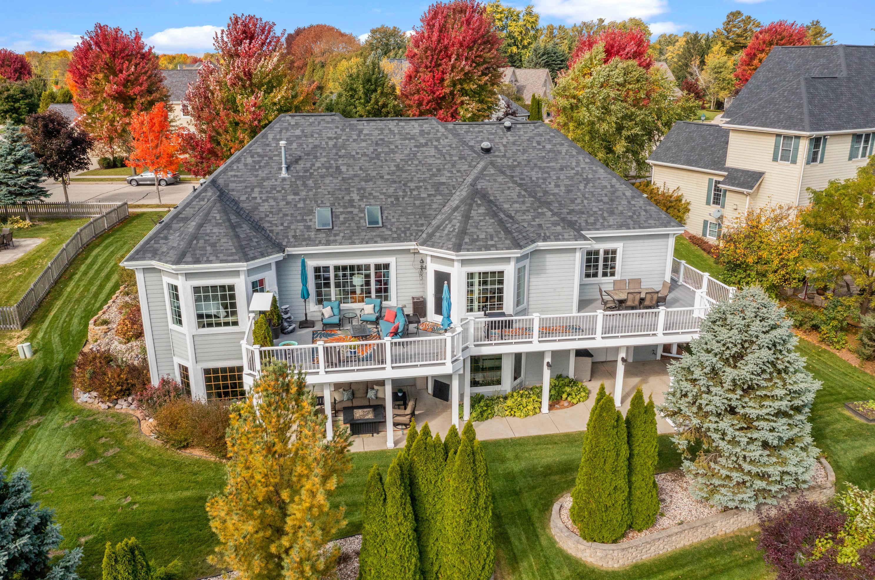 1068 Meadowlark Ct, Grafton, WI 53024-1726