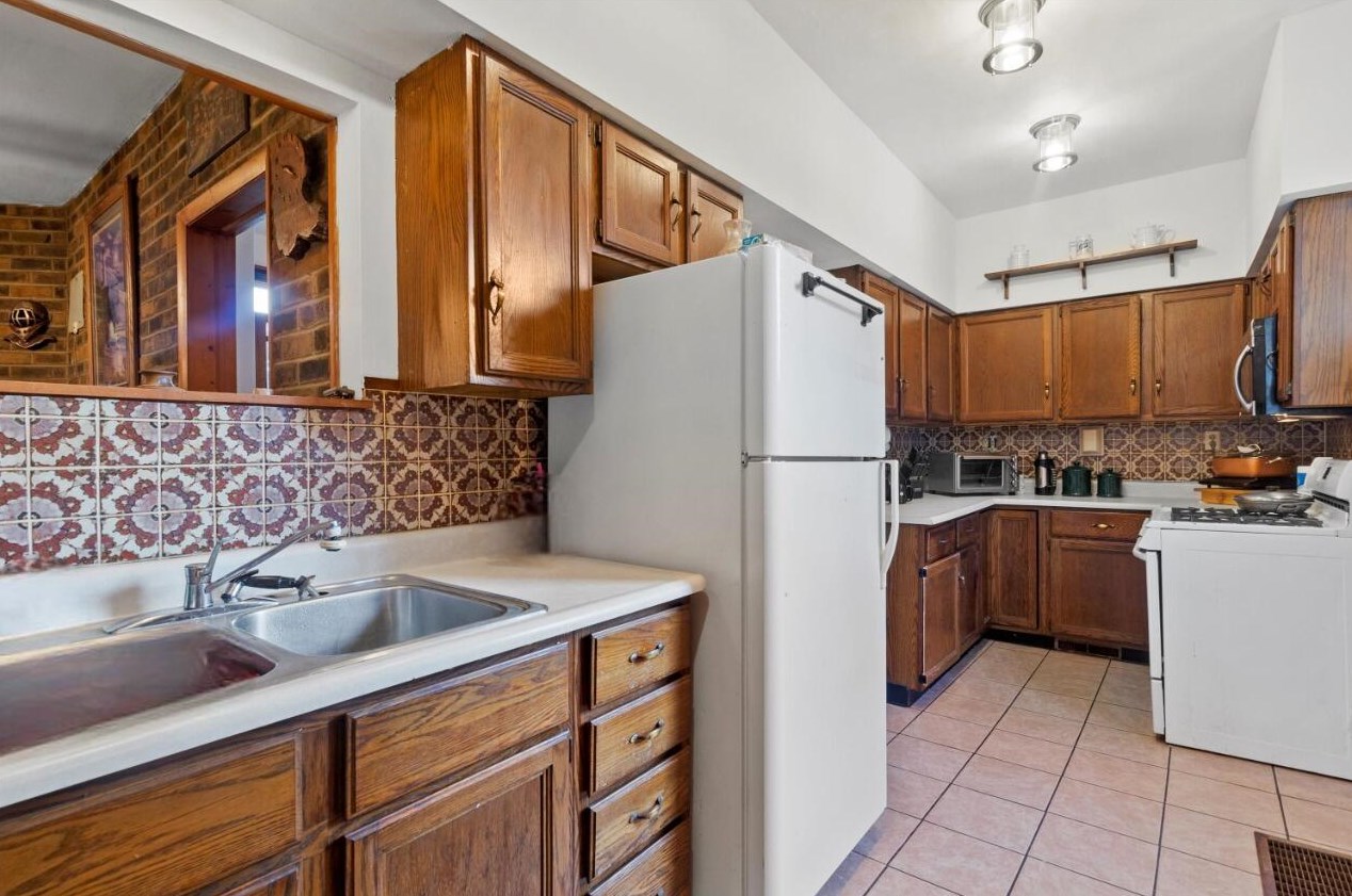 1022 Wisconsin Ave, Racine, WI 53403-1504